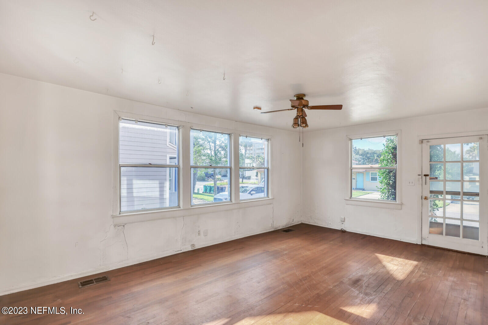 Neptune Beach, Florida 32266, United States, ,Residential,Pending,72286