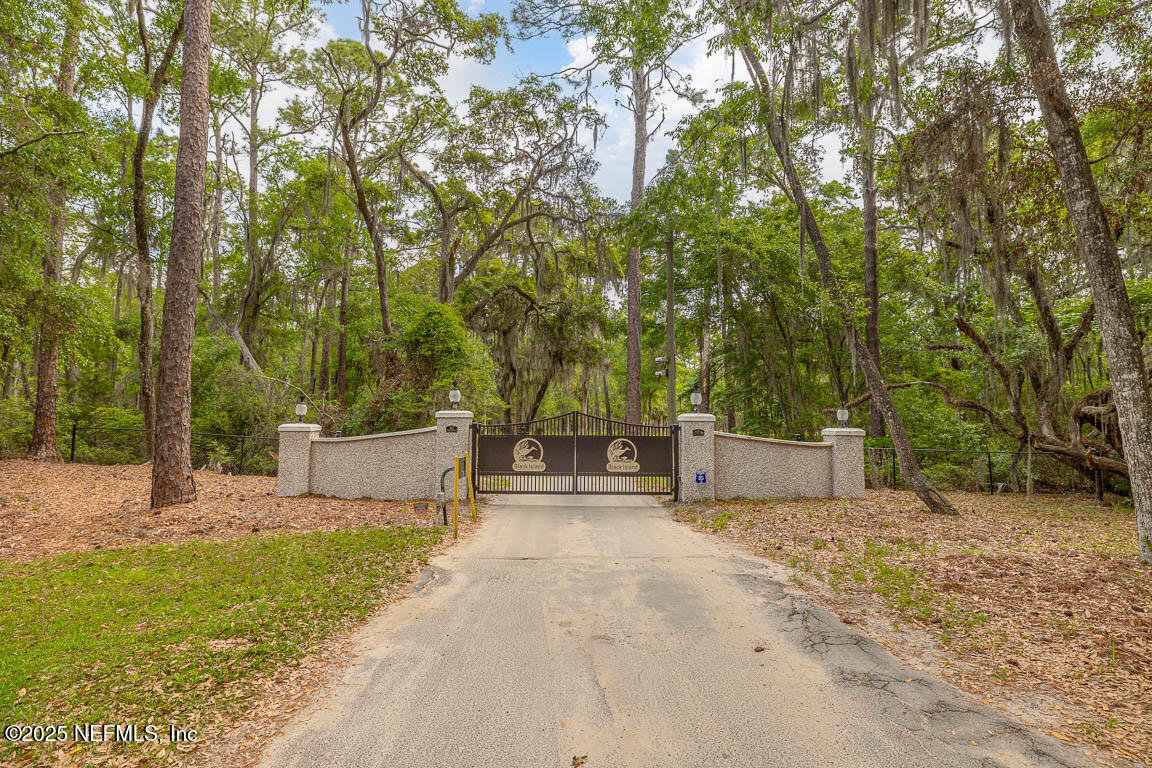1525 W BLACK ISLAND Road SE