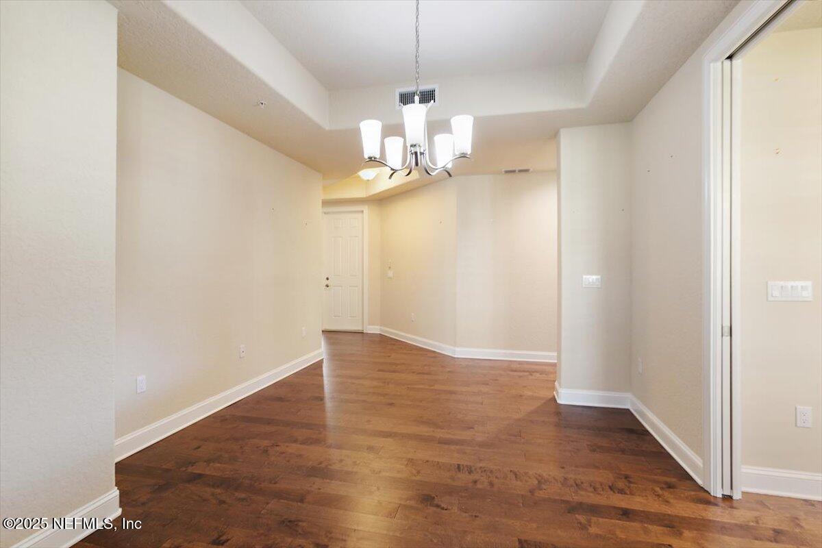 157 LATERRA LINKS Circle 102