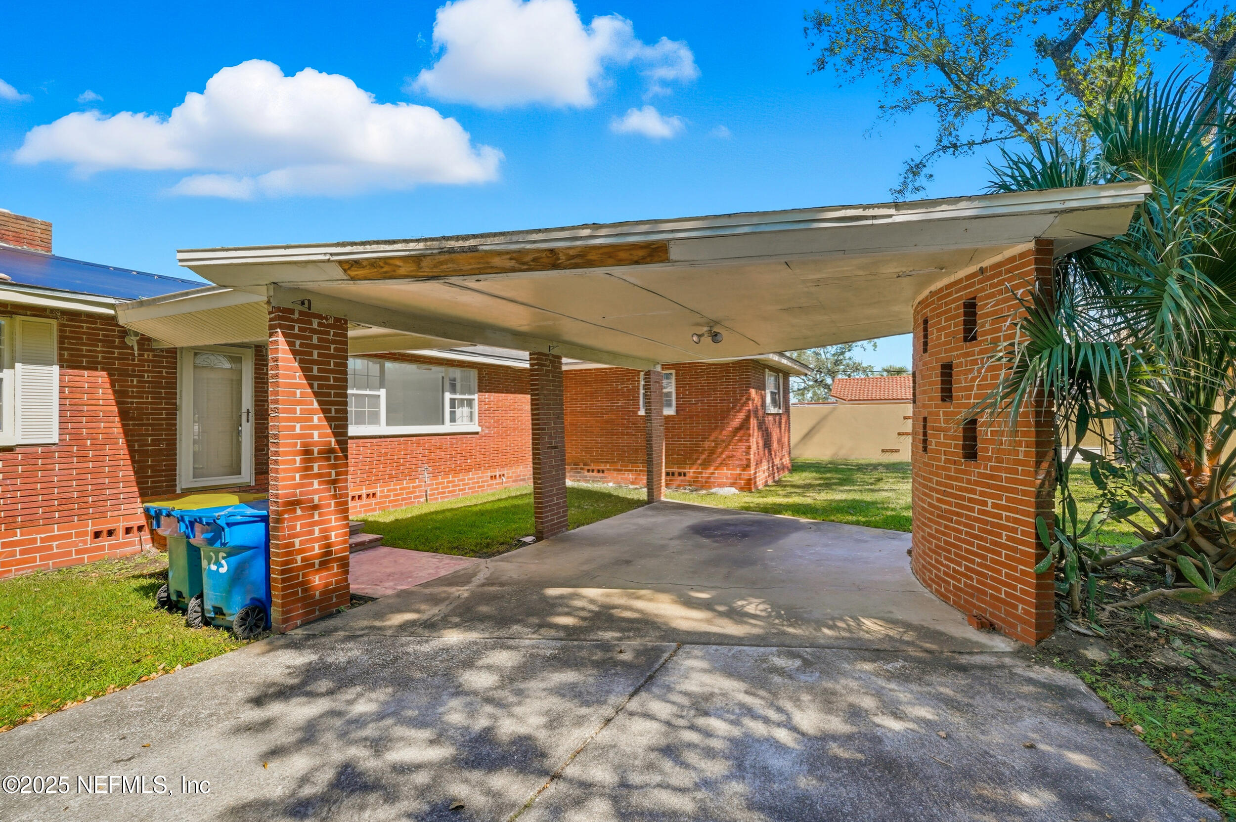 1625 CARBONDALE Drive N