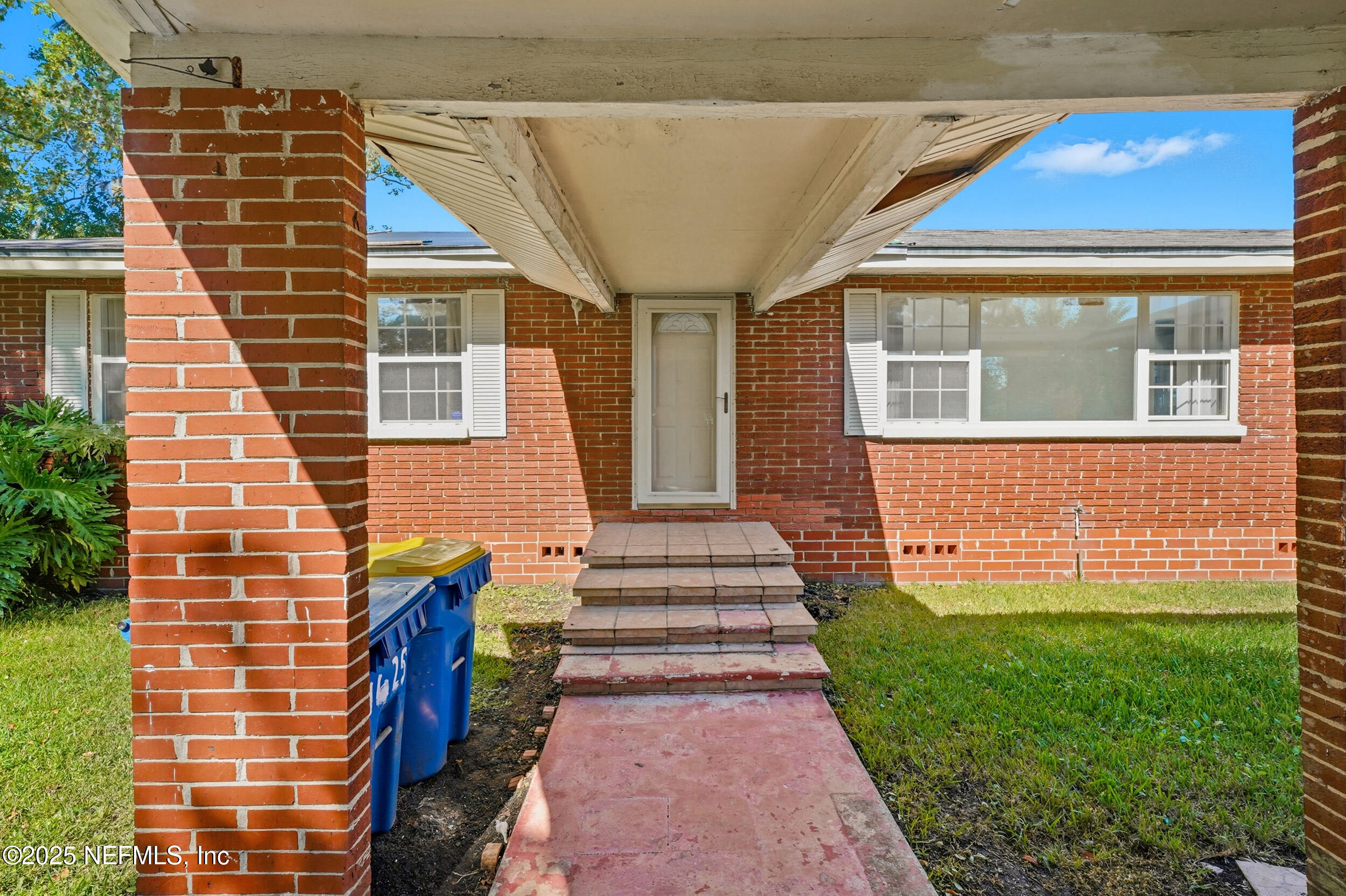 1625 CARBONDALE Drive N