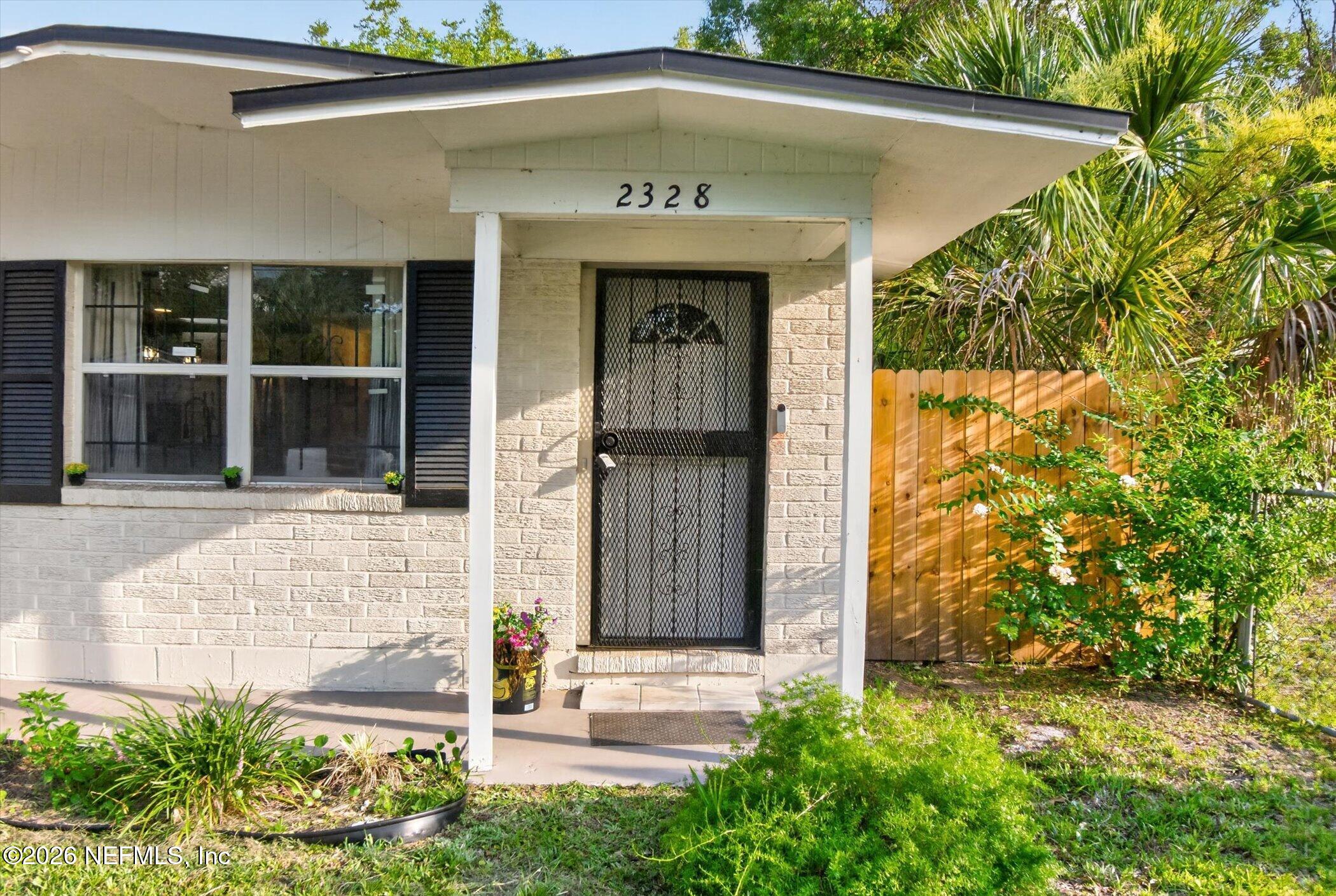 2328 W 10TH Street