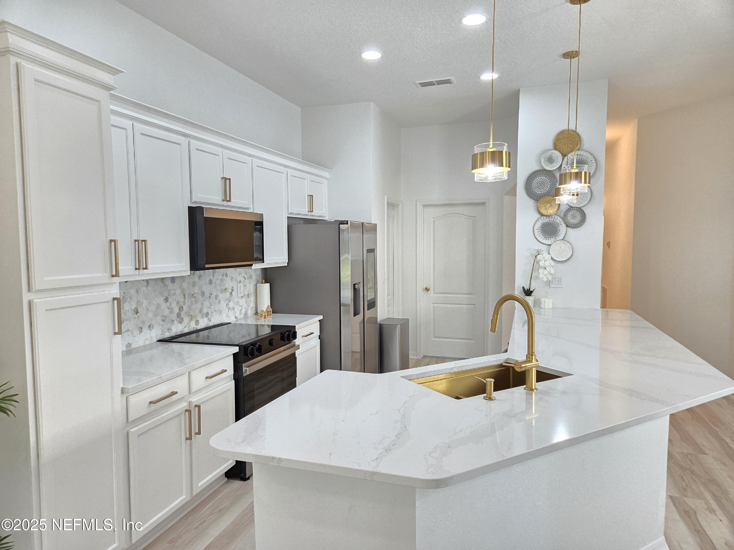 250 STERLING HILL Drive