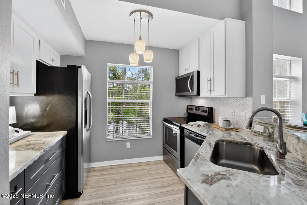 13700 RICHMOND PARK Drive N 207