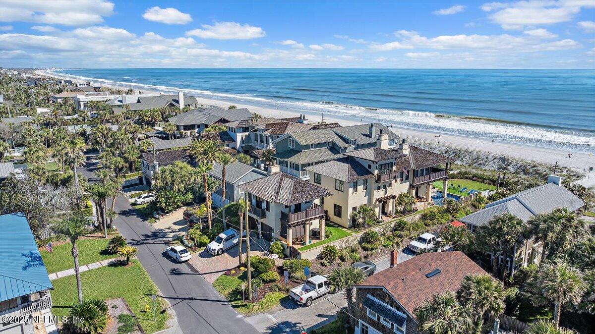 1515 BEACH Avenue