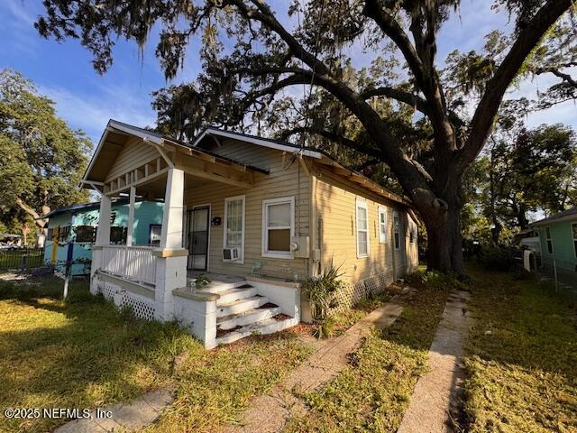 2527 SUMMIT Street