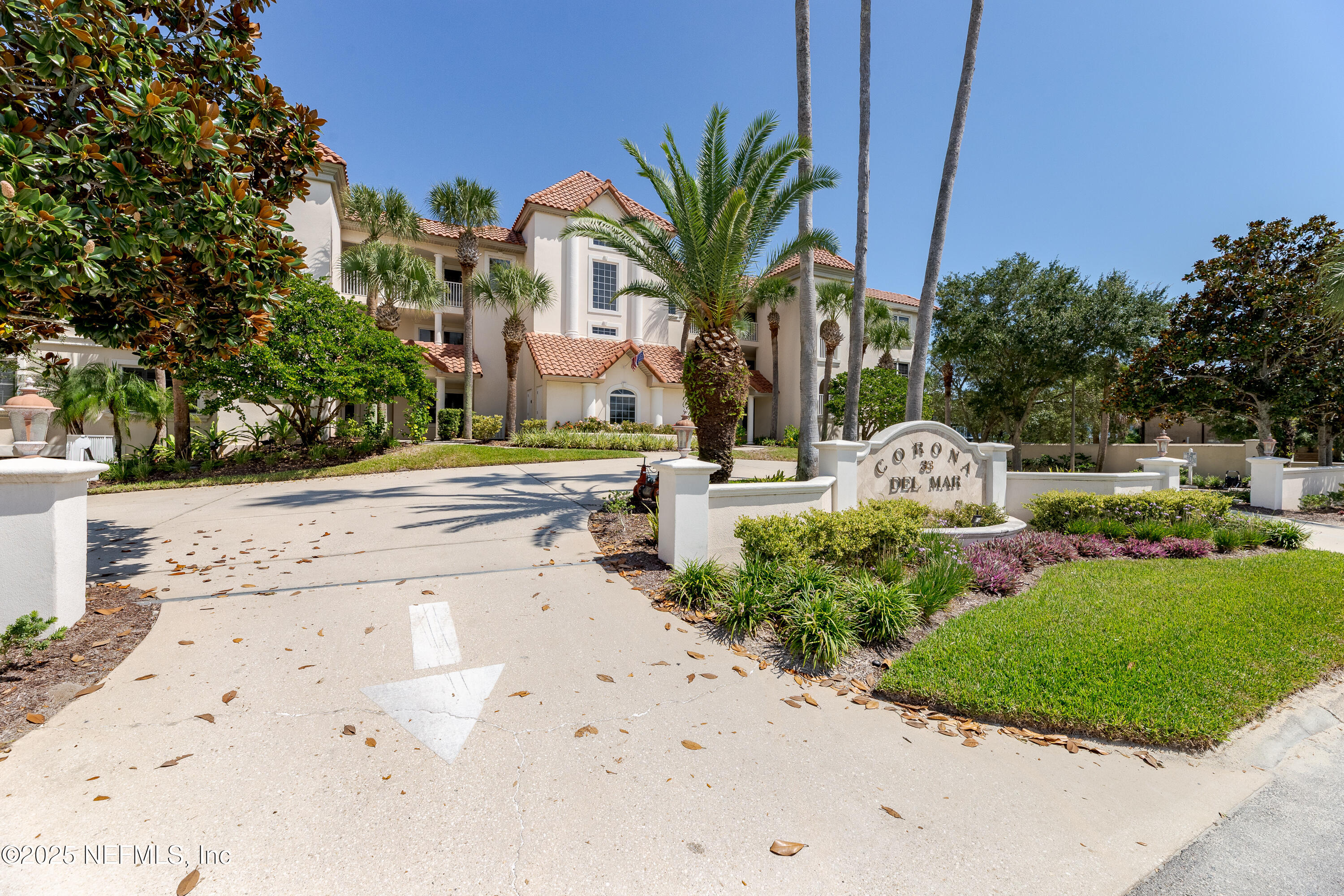 33 COMARES Avenue UNIT 305 / BOATSLIPS 8 & 16