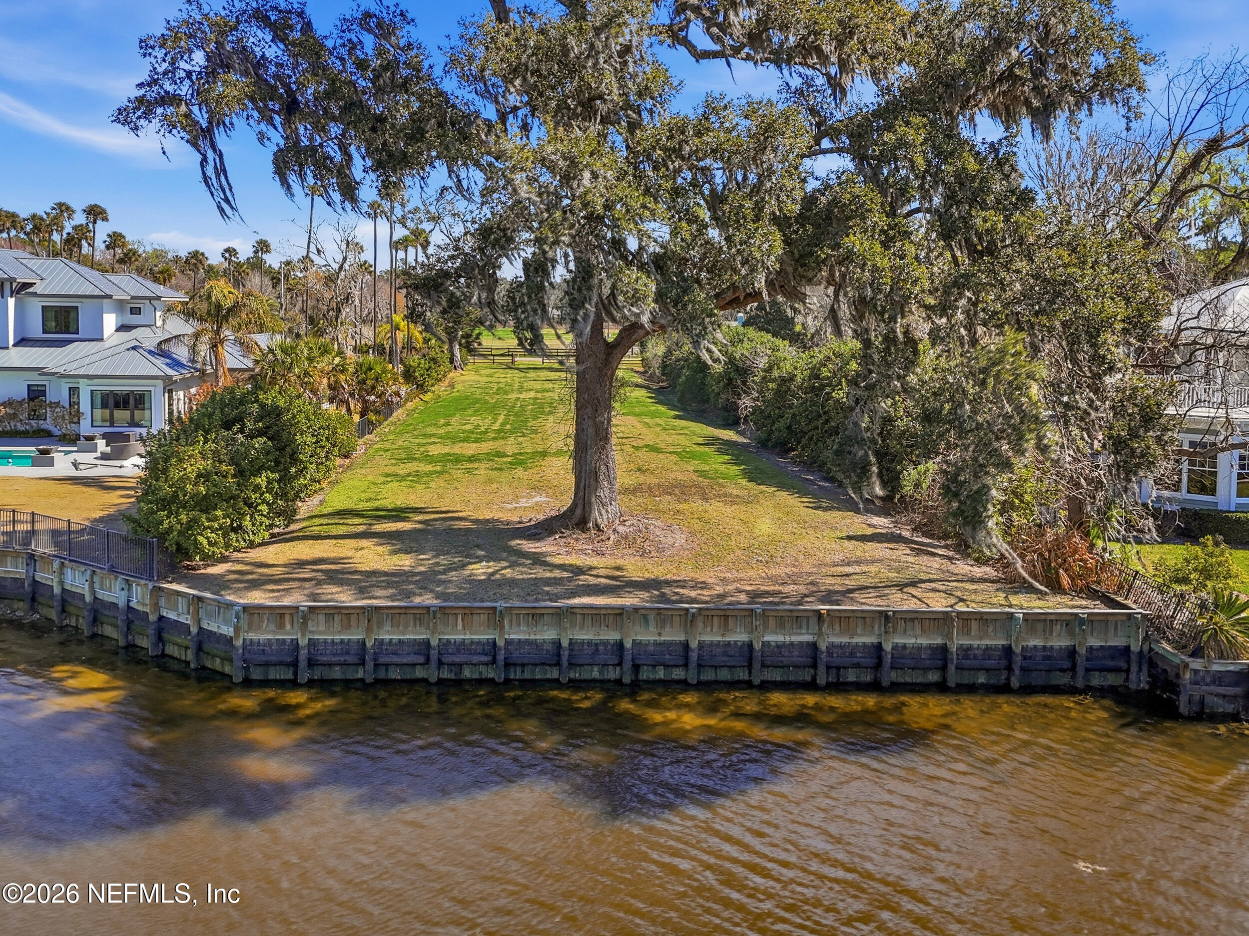 143 N ROSCOE Boulevard