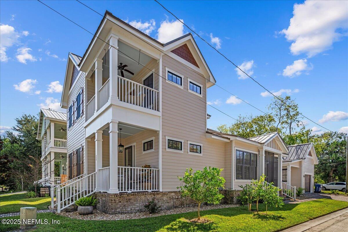 900 WHITE Street