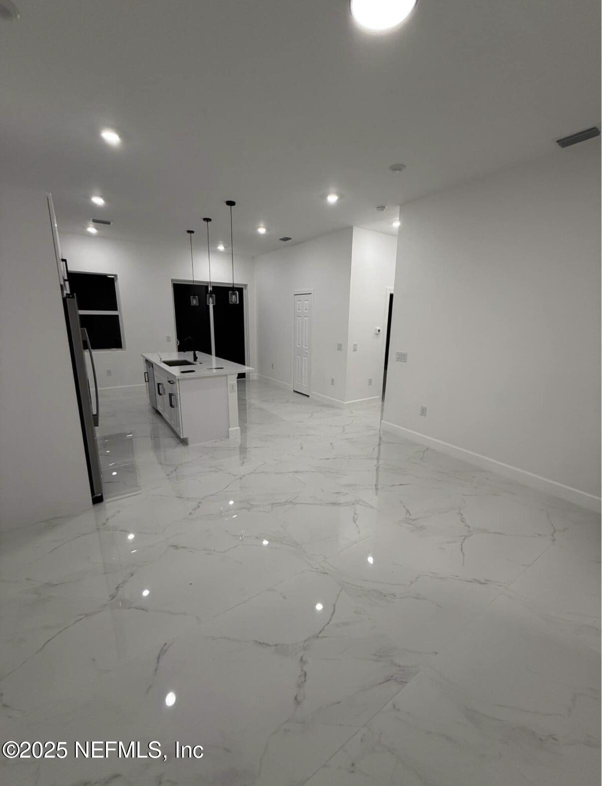 1832 LINDSAY Street 0