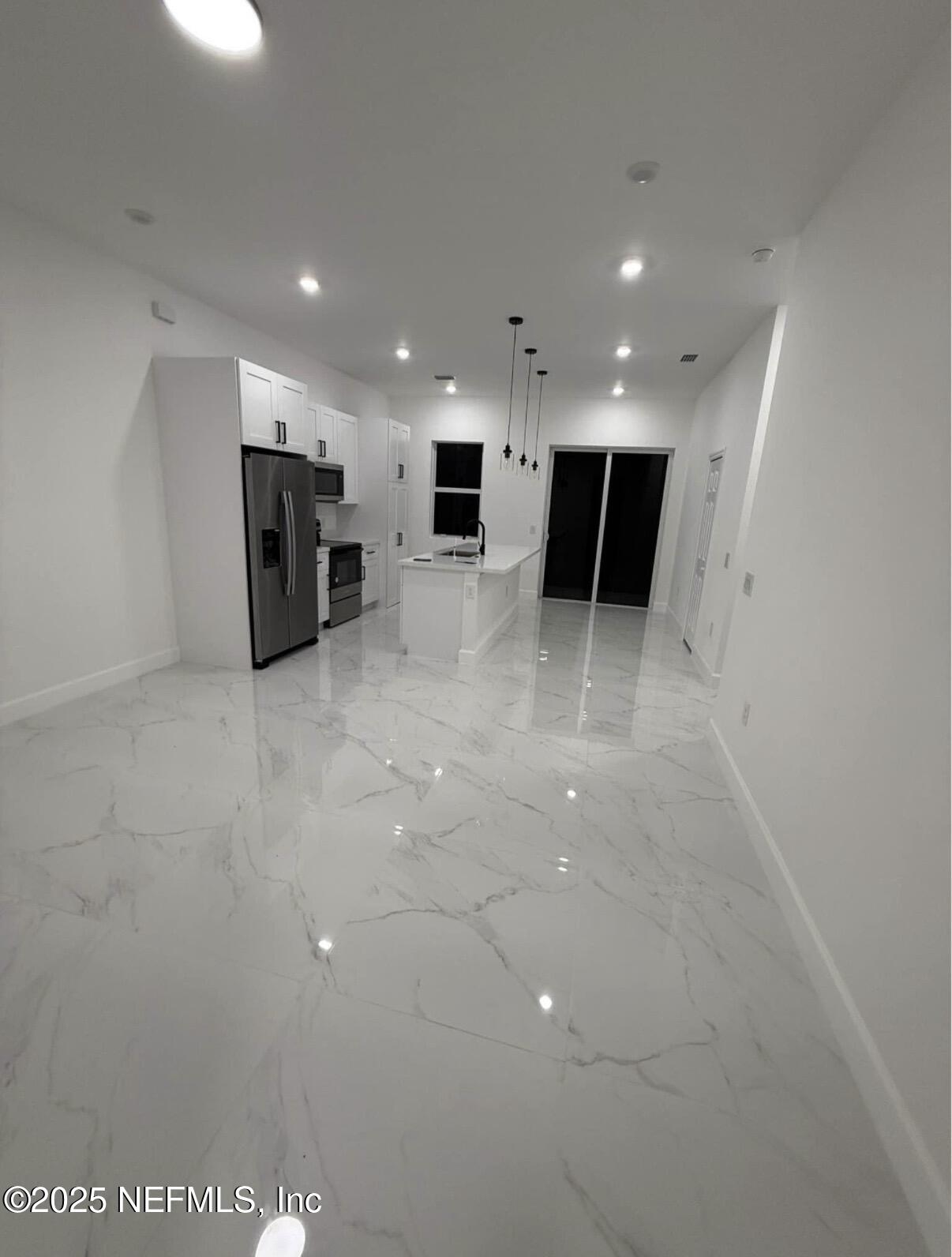 1832 LINDSAY Street 0