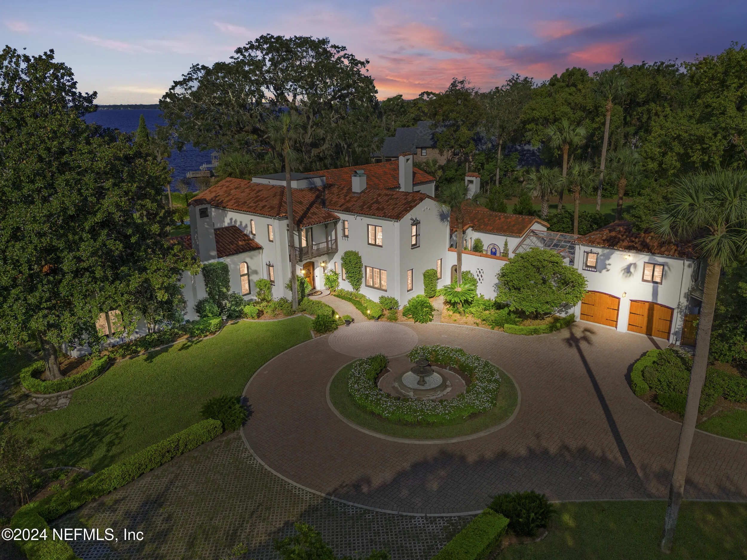 Jacksonville, Florida 32207, United States, 7 Bedrooms Bedrooms, ,6 BathroomsBathrooms,Residential,Pending,37715