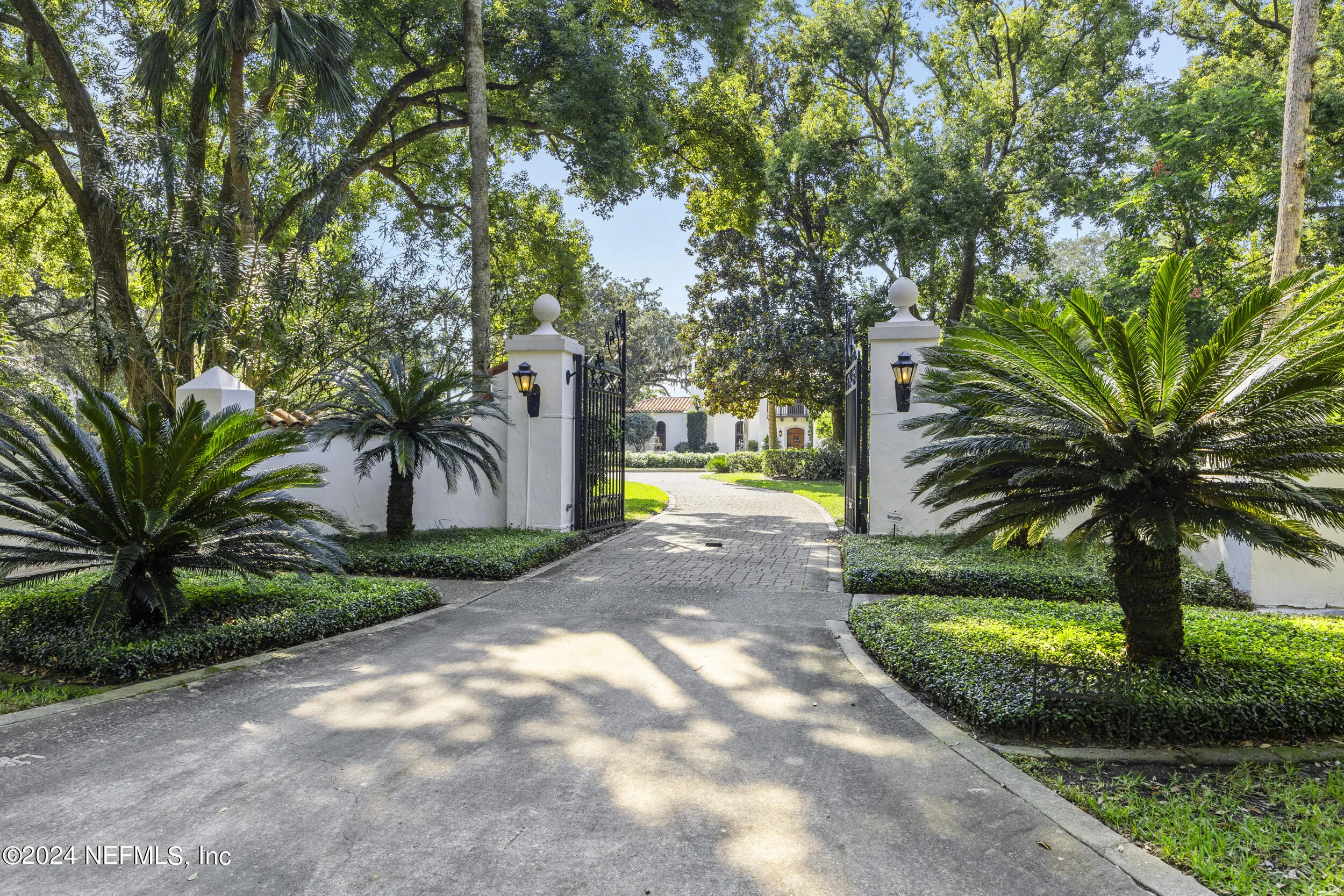 Jacksonville, Florida 32207, United States, 7 Bedrooms Bedrooms, ,6 BathroomsBathrooms,Residential,Pending,37715