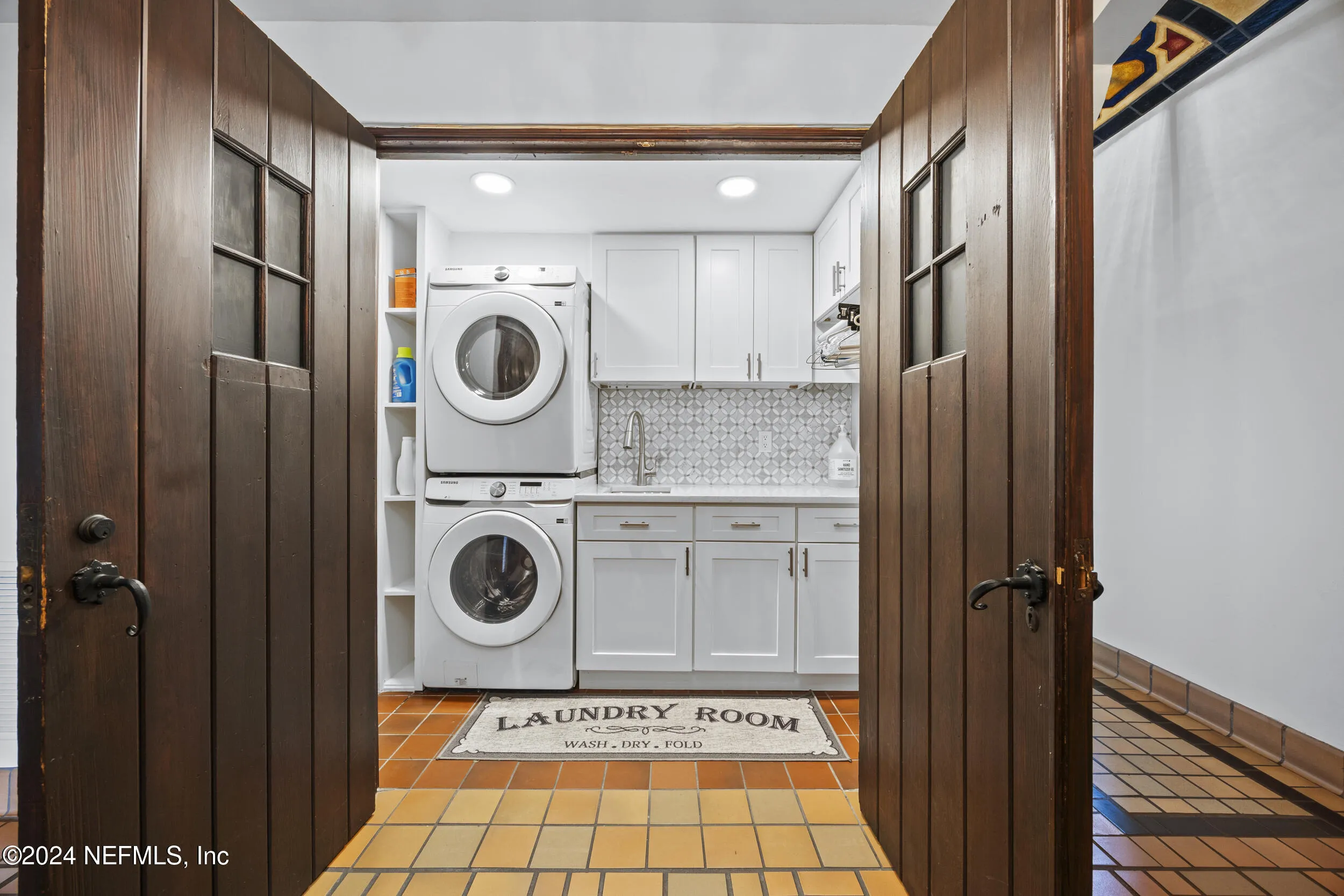 Jacksonville, Florida 32207, United States, 7 Bedrooms Bedrooms, ,6 BathroomsBathrooms,Residential,Pending,37715