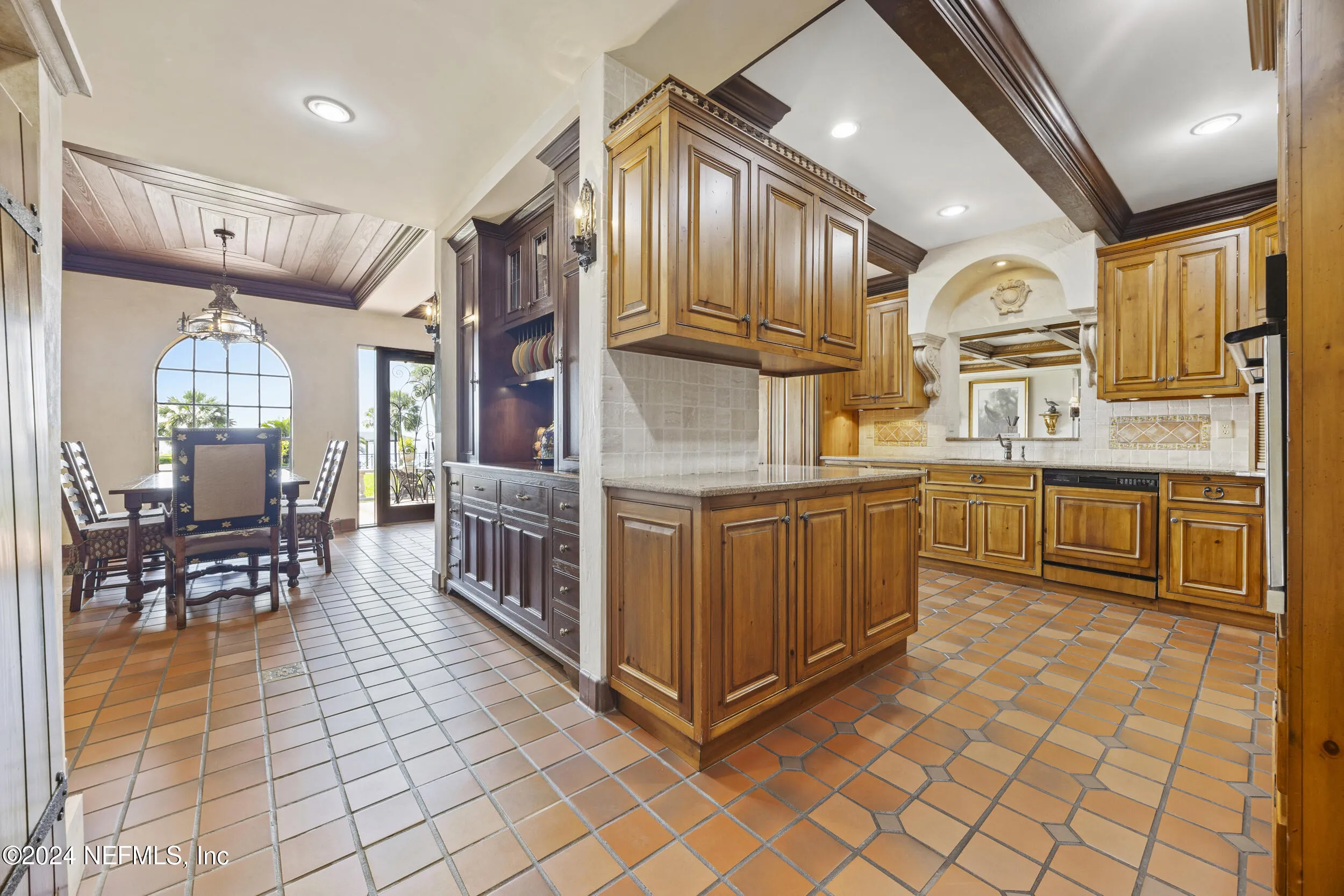 Jacksonville, Florida 32207, United States, 7 Bedrooms Bedrooms, ,6 BathroomsBathrooms,Residential,Pending,37715