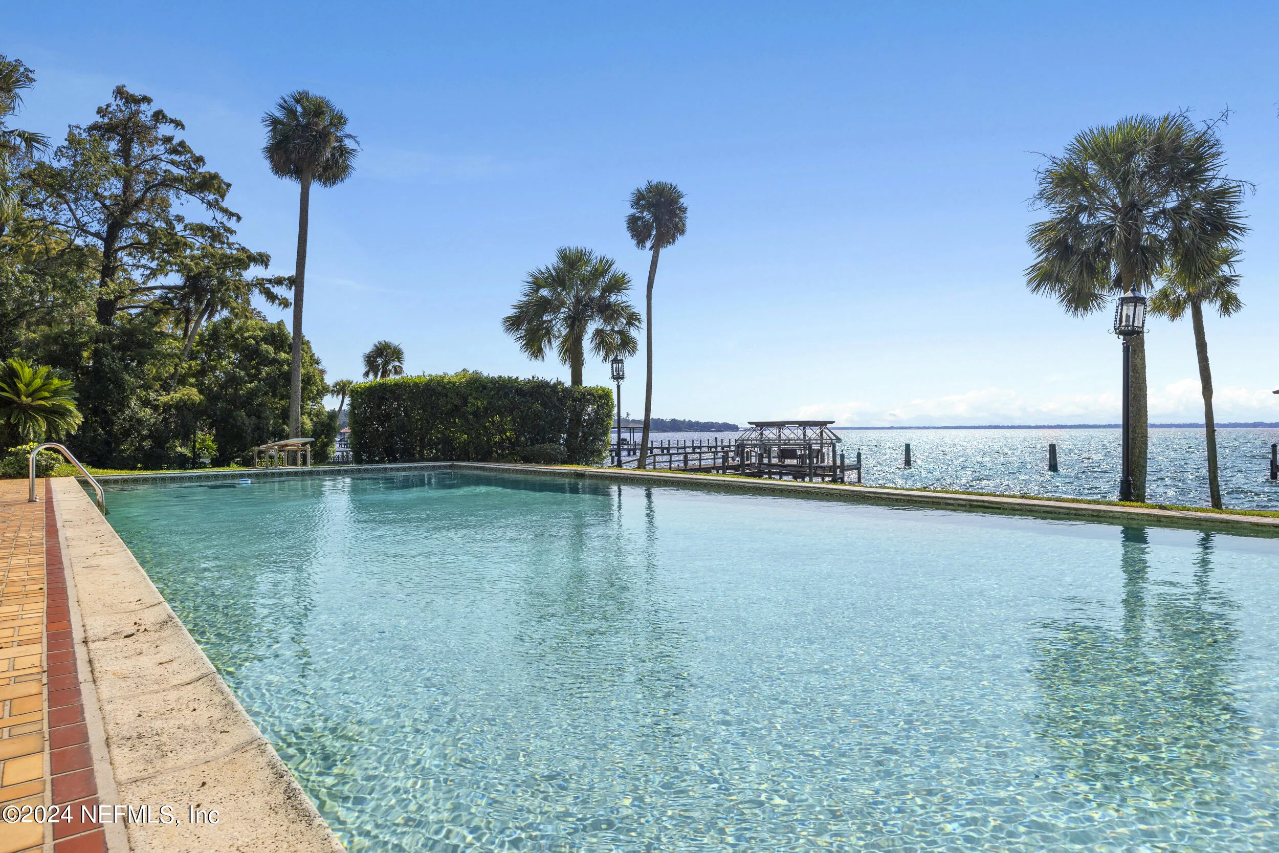 Jacksonville, Florida 32207, United States, 7 Bedrooms Bedrooms, ,6 BathroomsBathrooms,Residential,Pending,37715