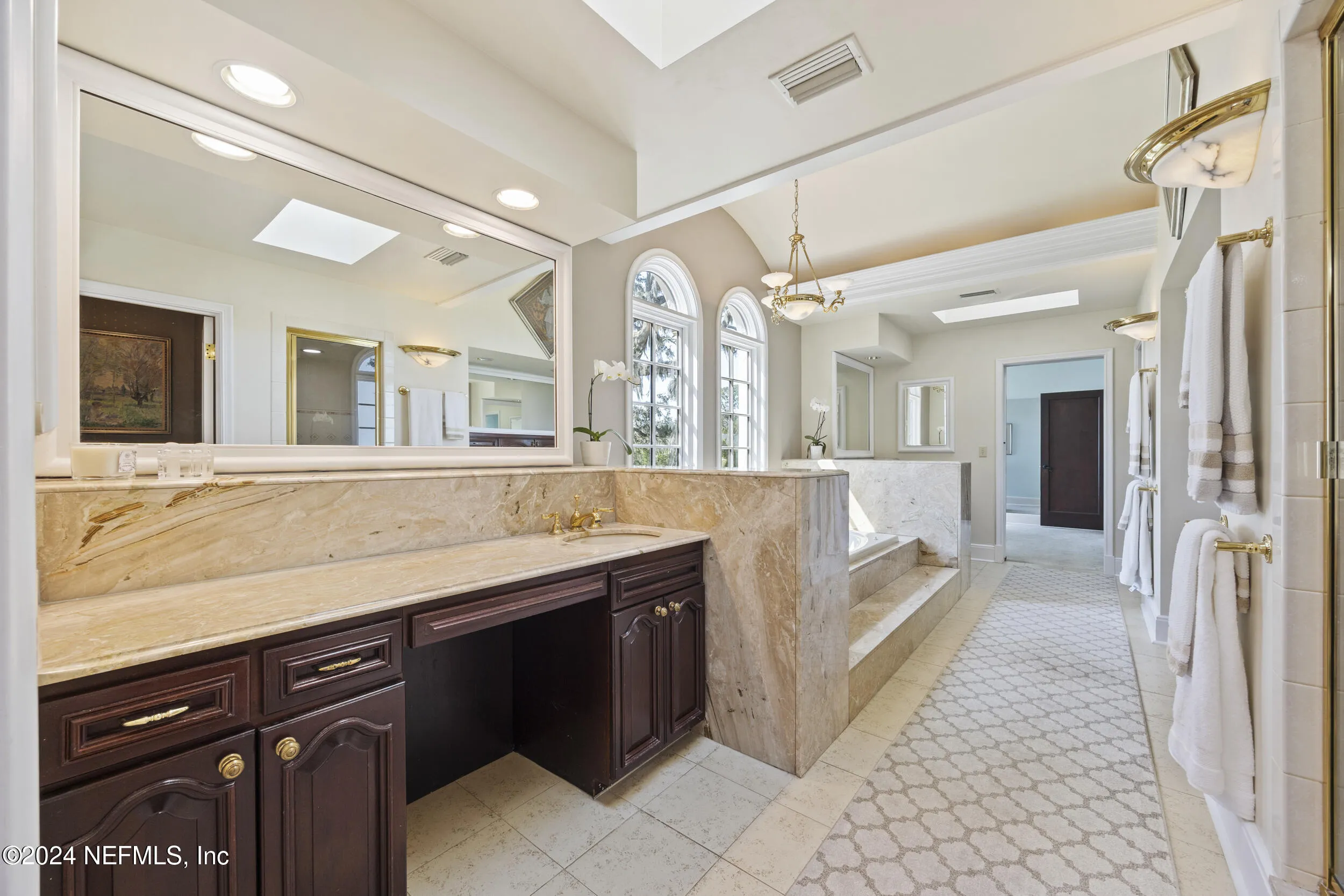 Jacksonville, Florida 32207, United States, 7 Bedrooms Bedrooms, ,6 BathroomsBathrooms,Residential,Pending,37715