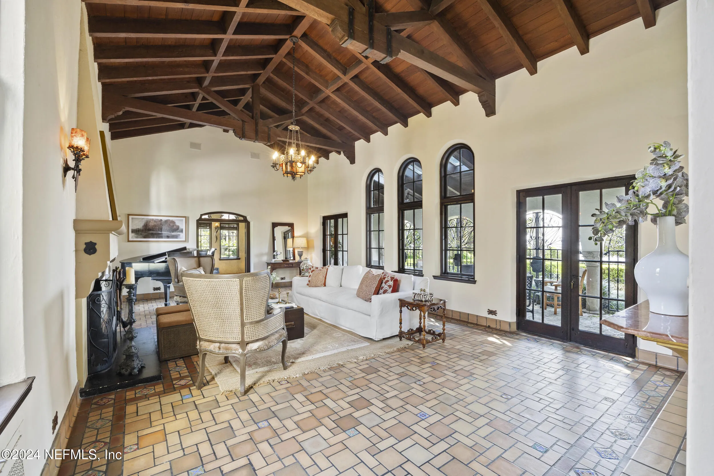 Jacksonville, Florida 32207, United States, 7 Bedrooms Bedrooms, ,6 BathroomsBathrooms,Residential,Pending,37715