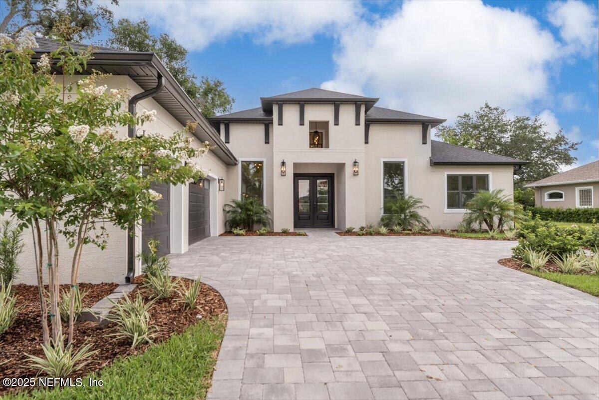 17 OLD OAK Drive N