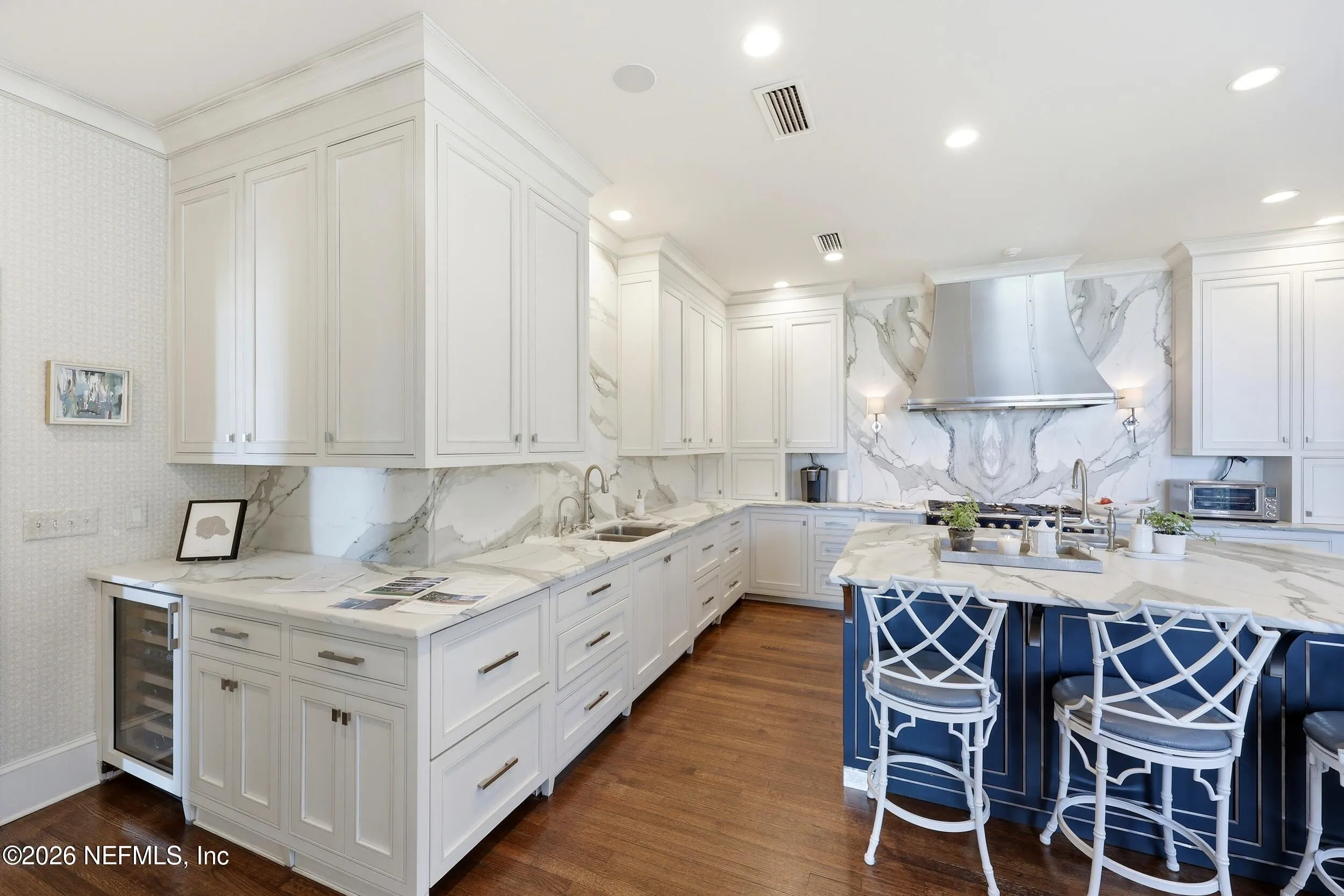 Perched along prestigious Ortega Boulevard, this stunning, gorgeous wh – image 42