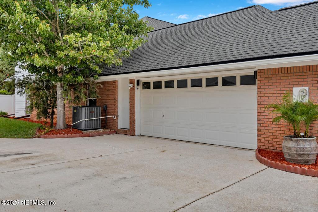 1200 CREEKWOOD Way S