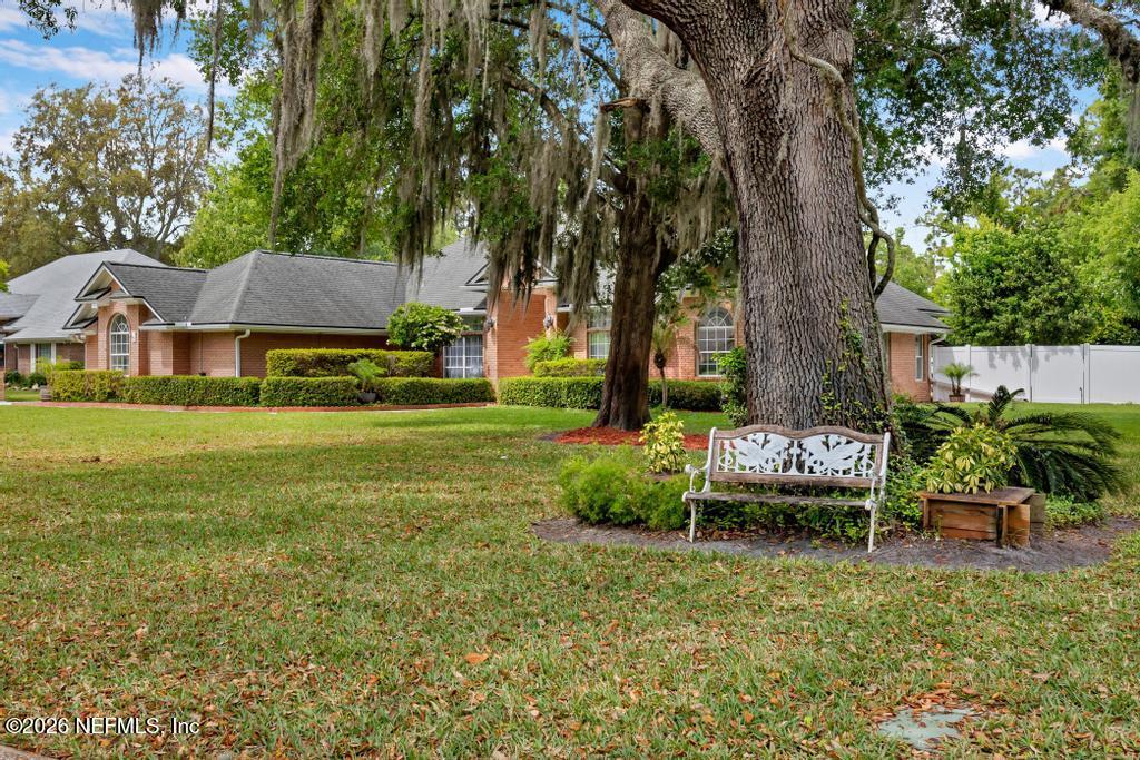 1200 CREEKWOOD Way S