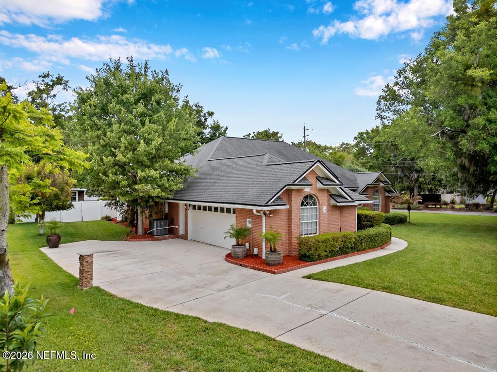 1200 CREEKWOOD Way S