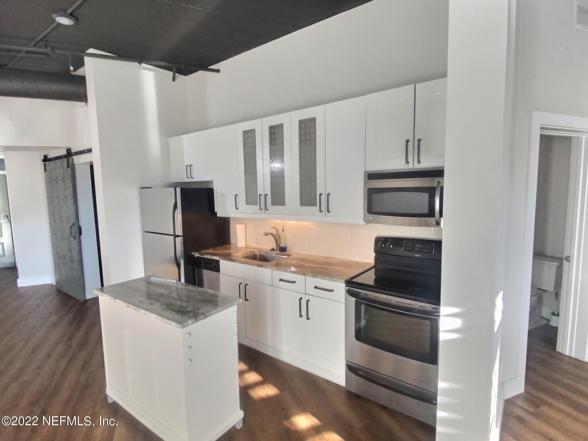 2064 HERSCHEL Street 302