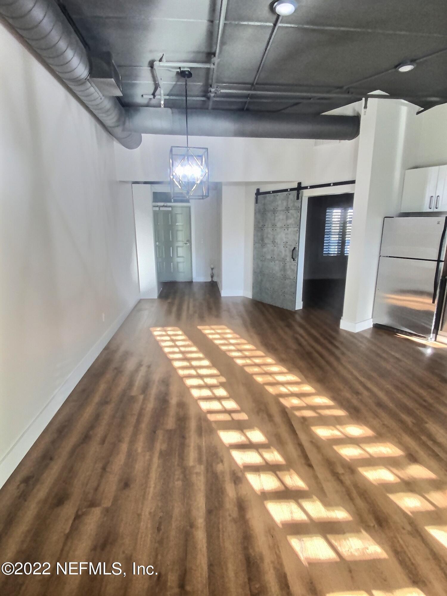 2064 HERSCHEL Street 302