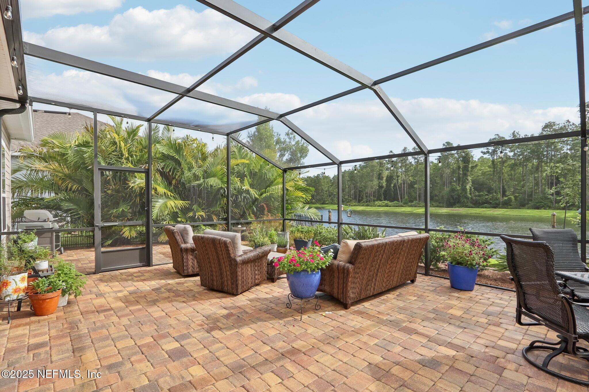 581 GLORIETA Drive
