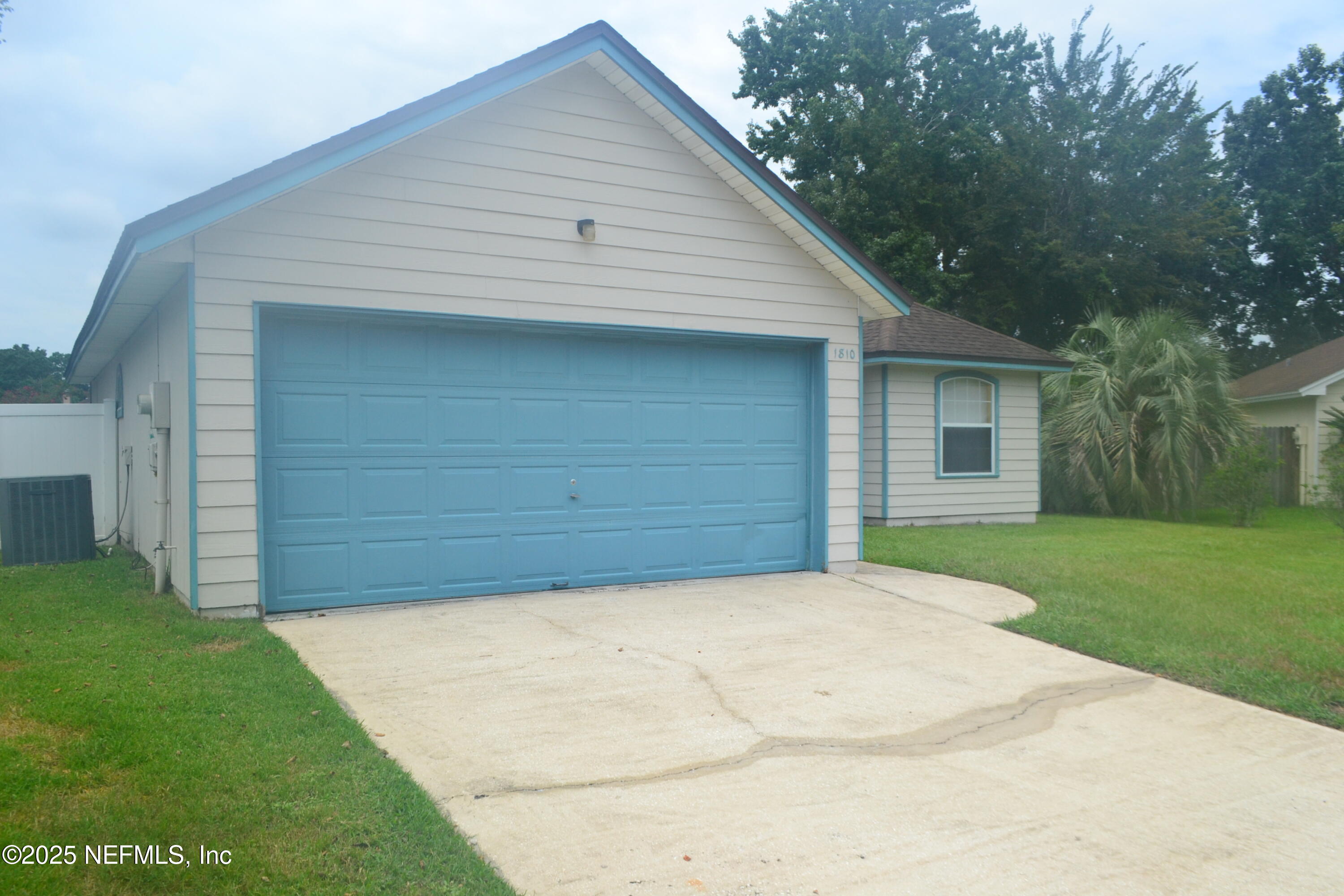 1810 DAHLIA Court