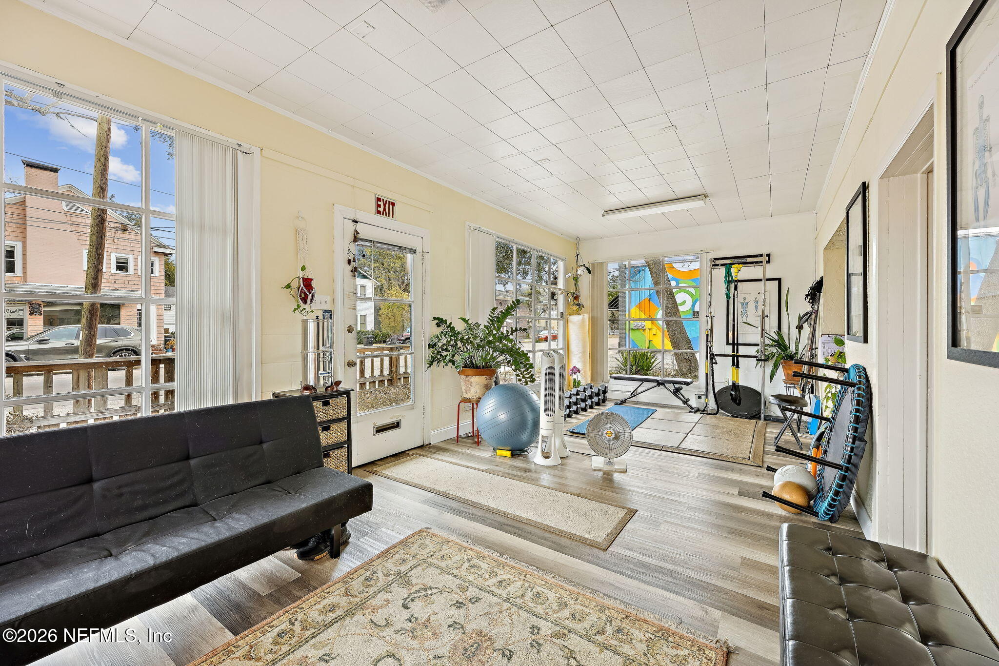 1250 MCDUFF Avenue S