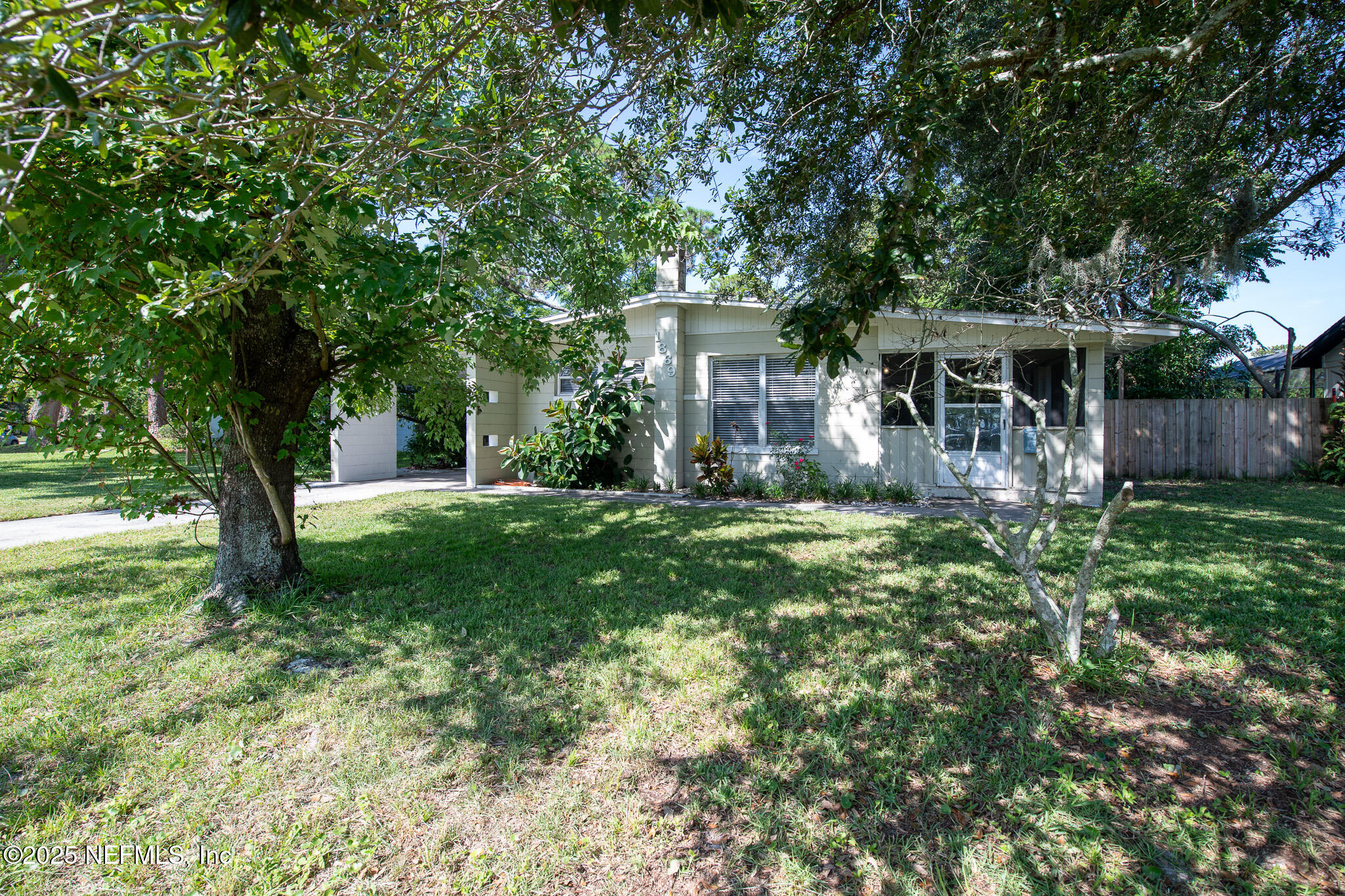 1869 ARDEN Way