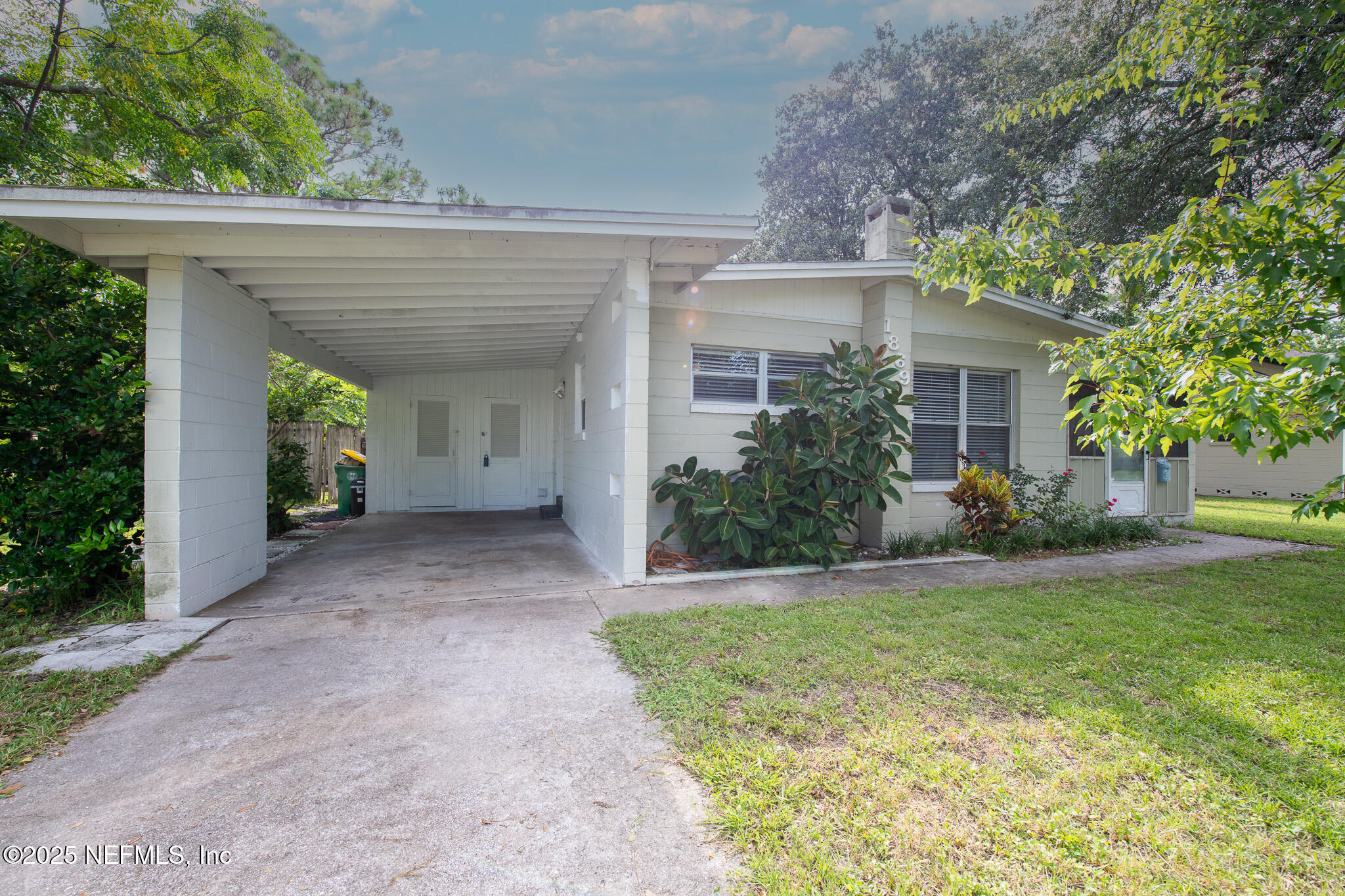 1869 ARDEN Way
