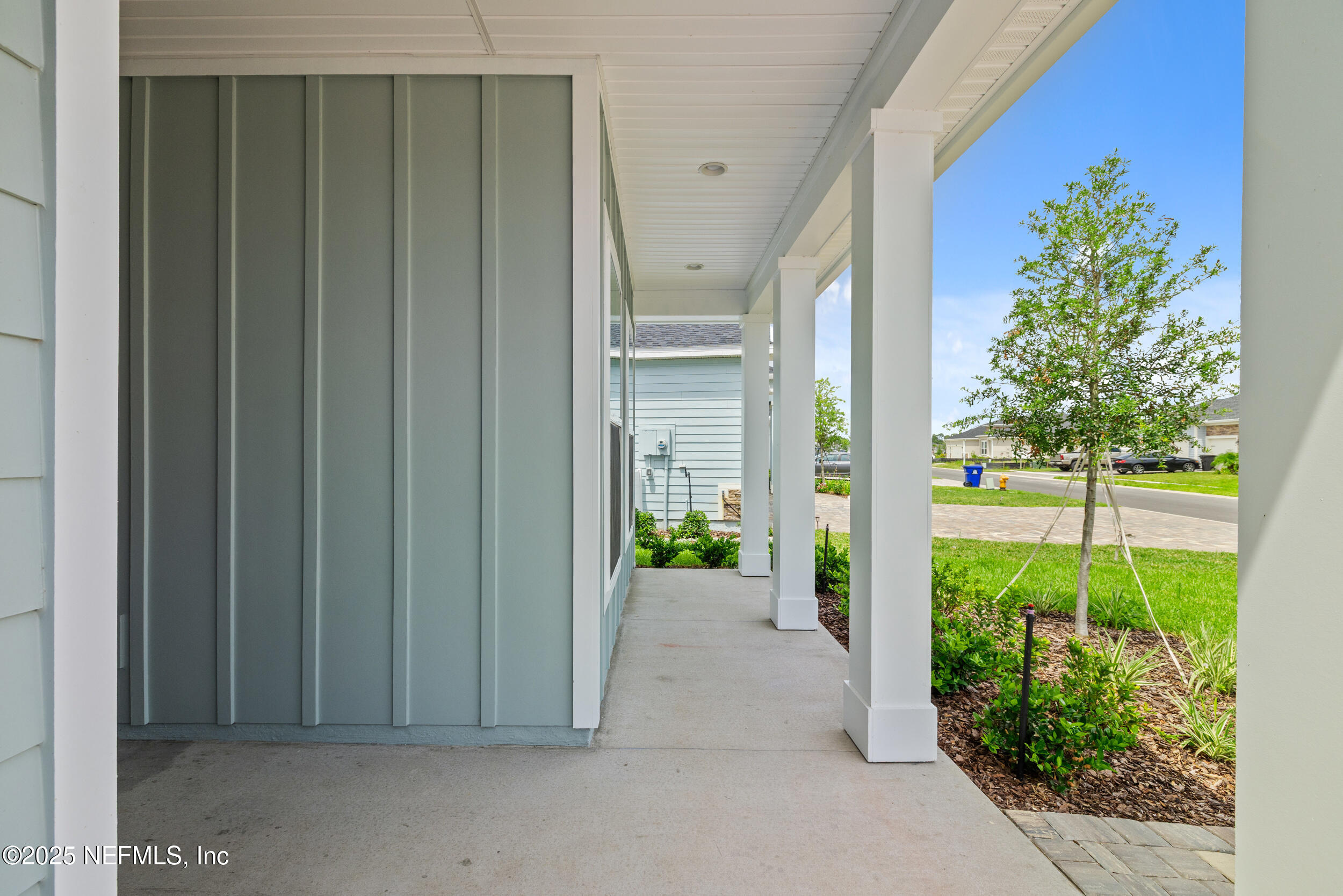 805 OAKLAWN Court