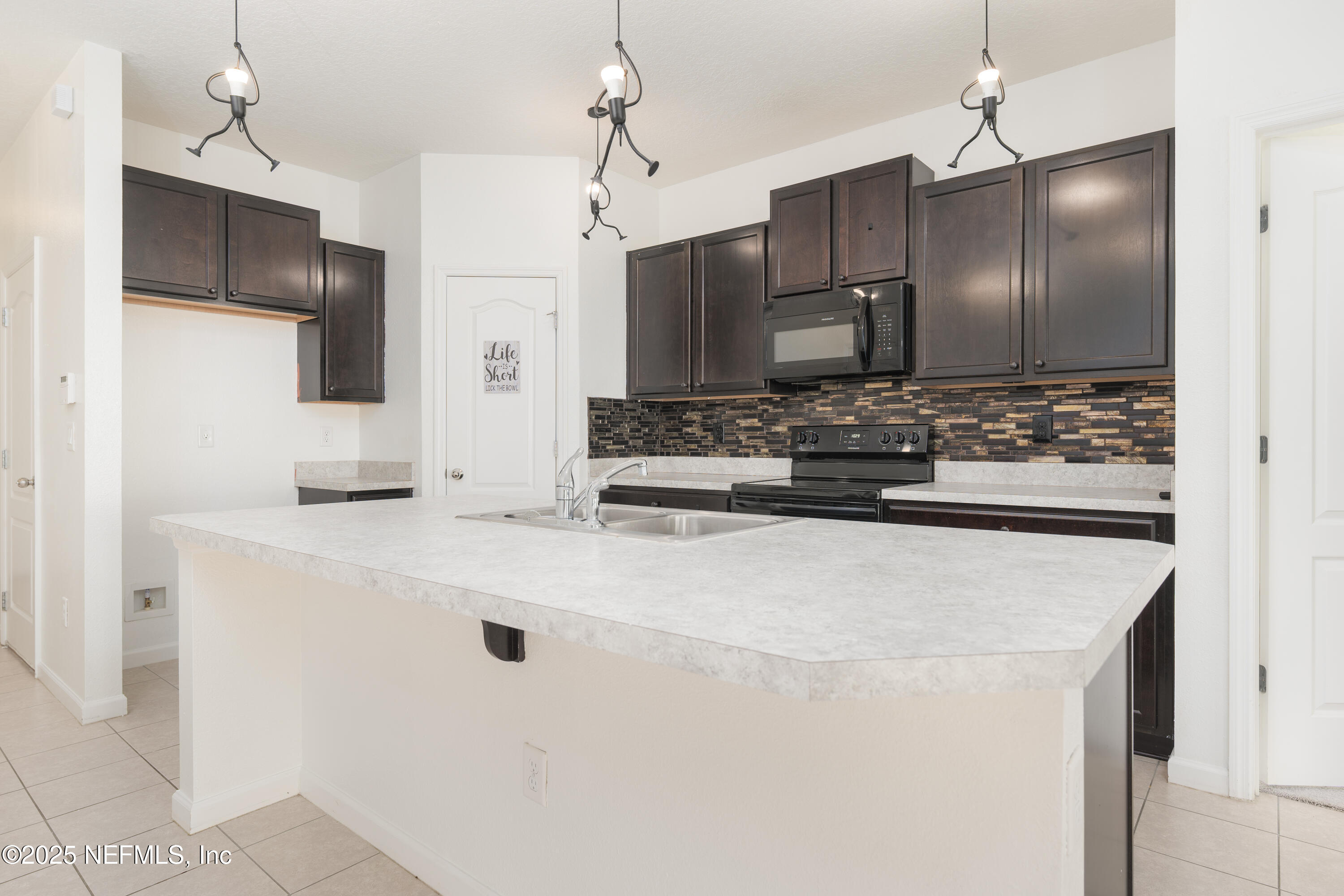 10846 VENTNOR Avenue