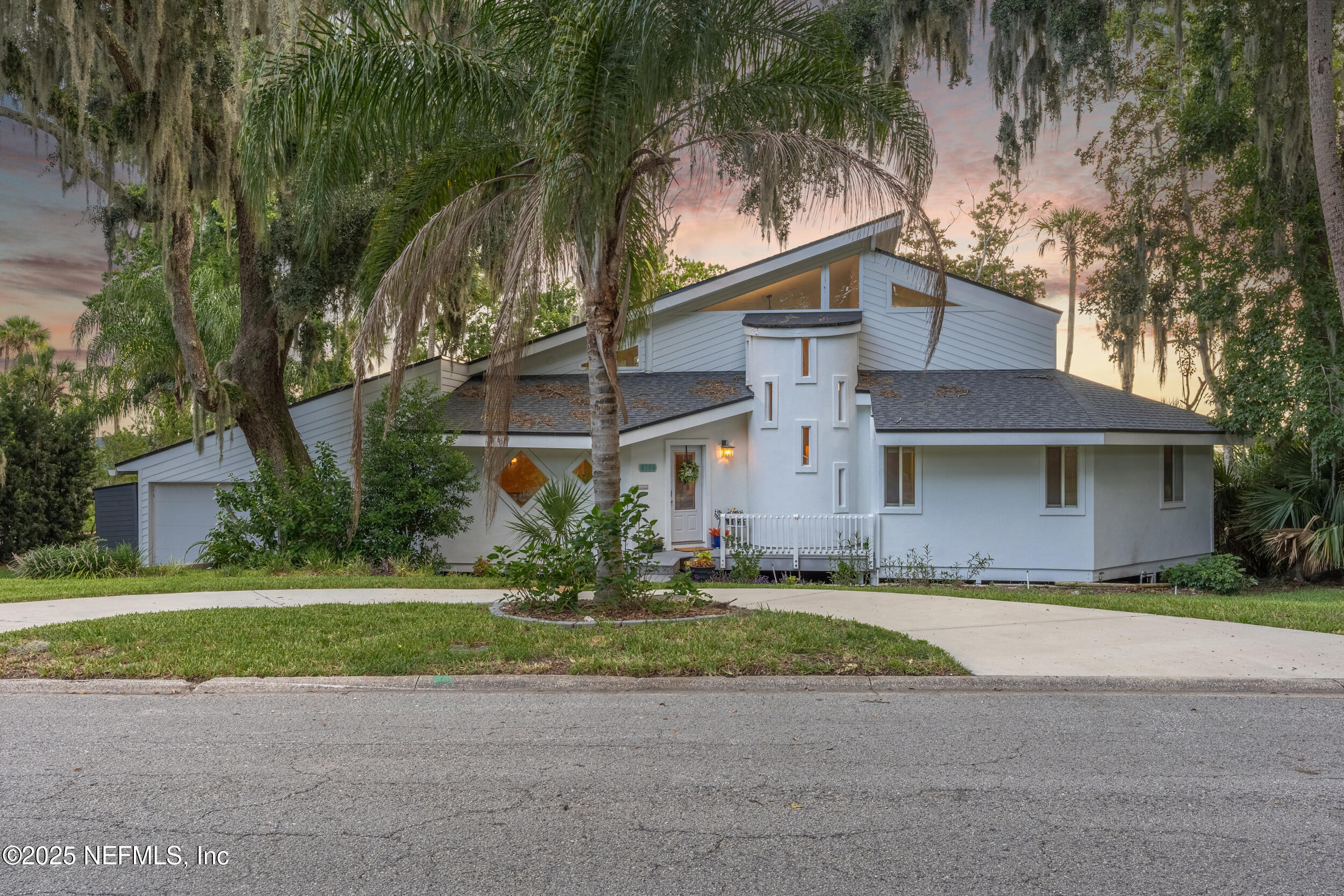 4106 LEEWARD Point