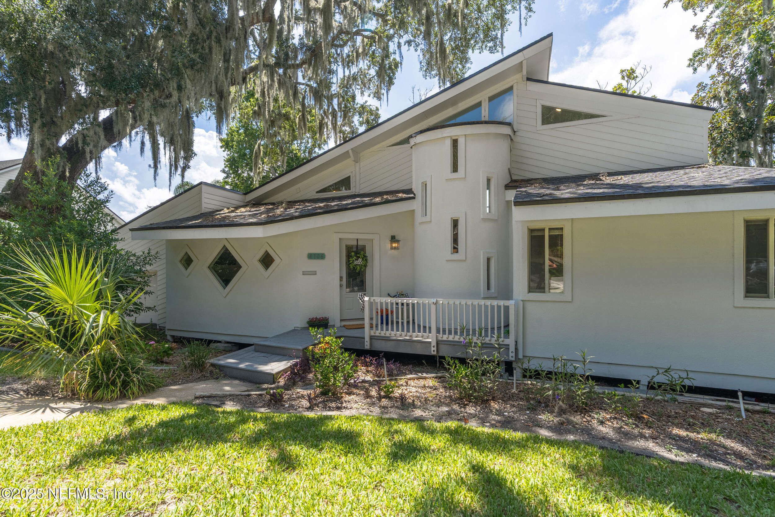 4106 LEEWARD Point