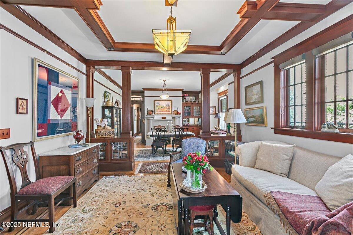 2030 HERSCHEL Street 2
