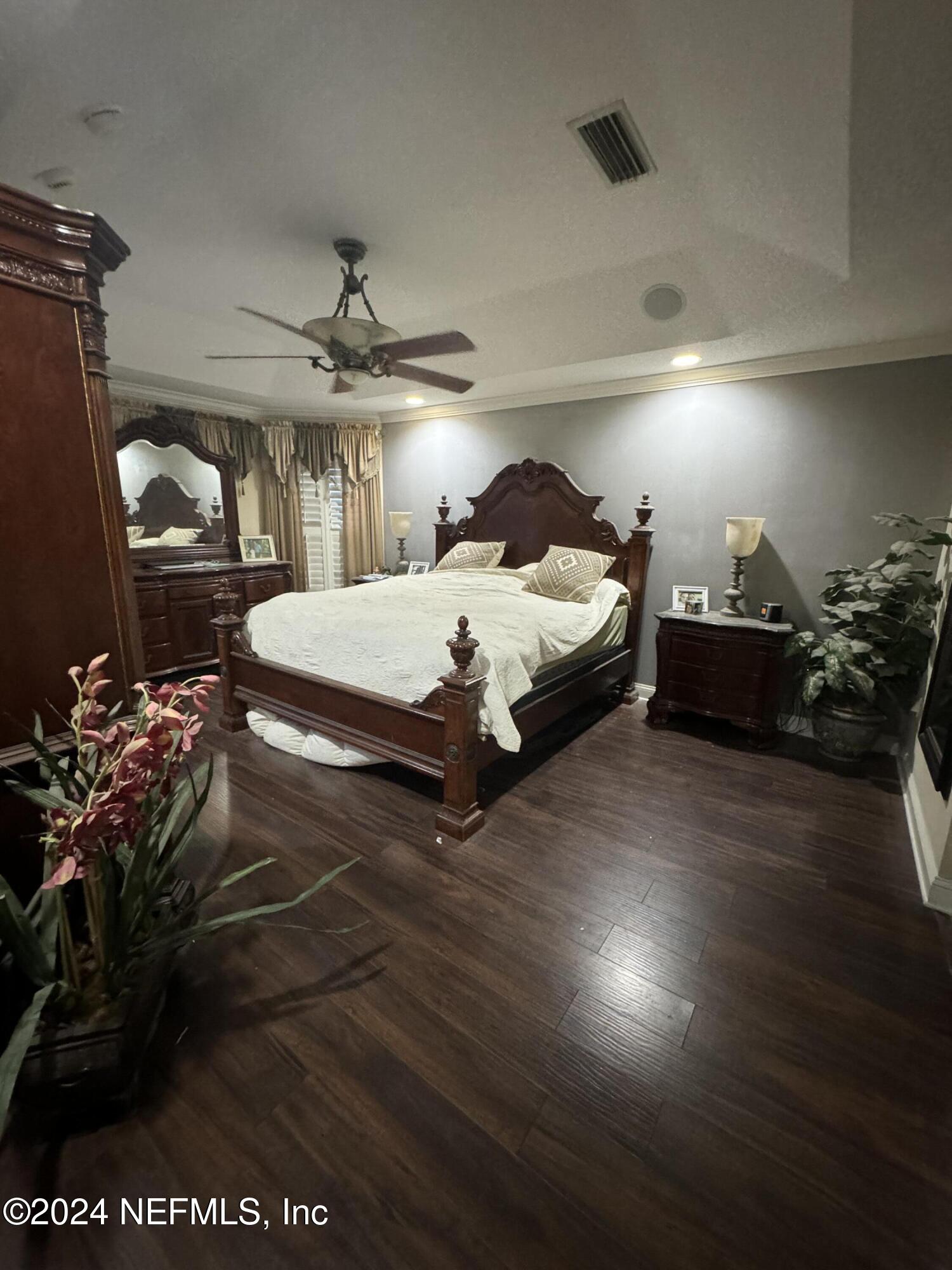 357 N LOMBARDY Loop