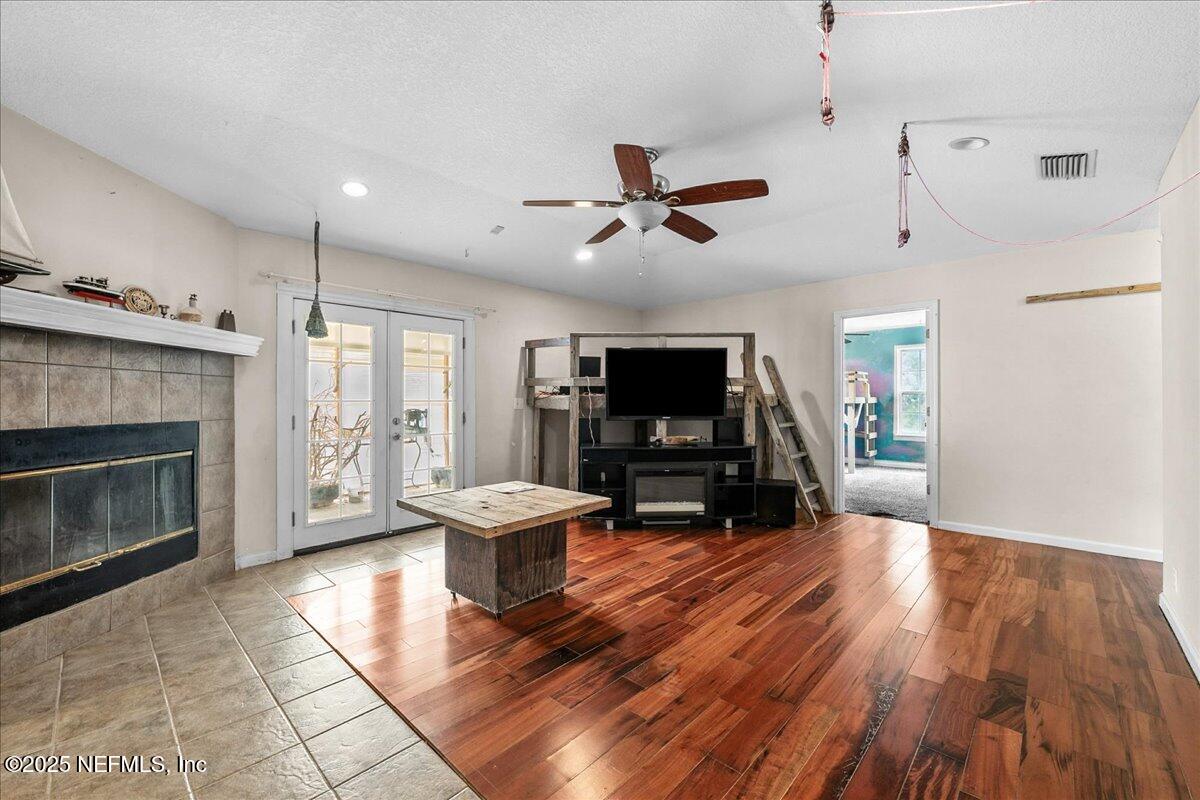 55056 YELLOW JACKET Drive