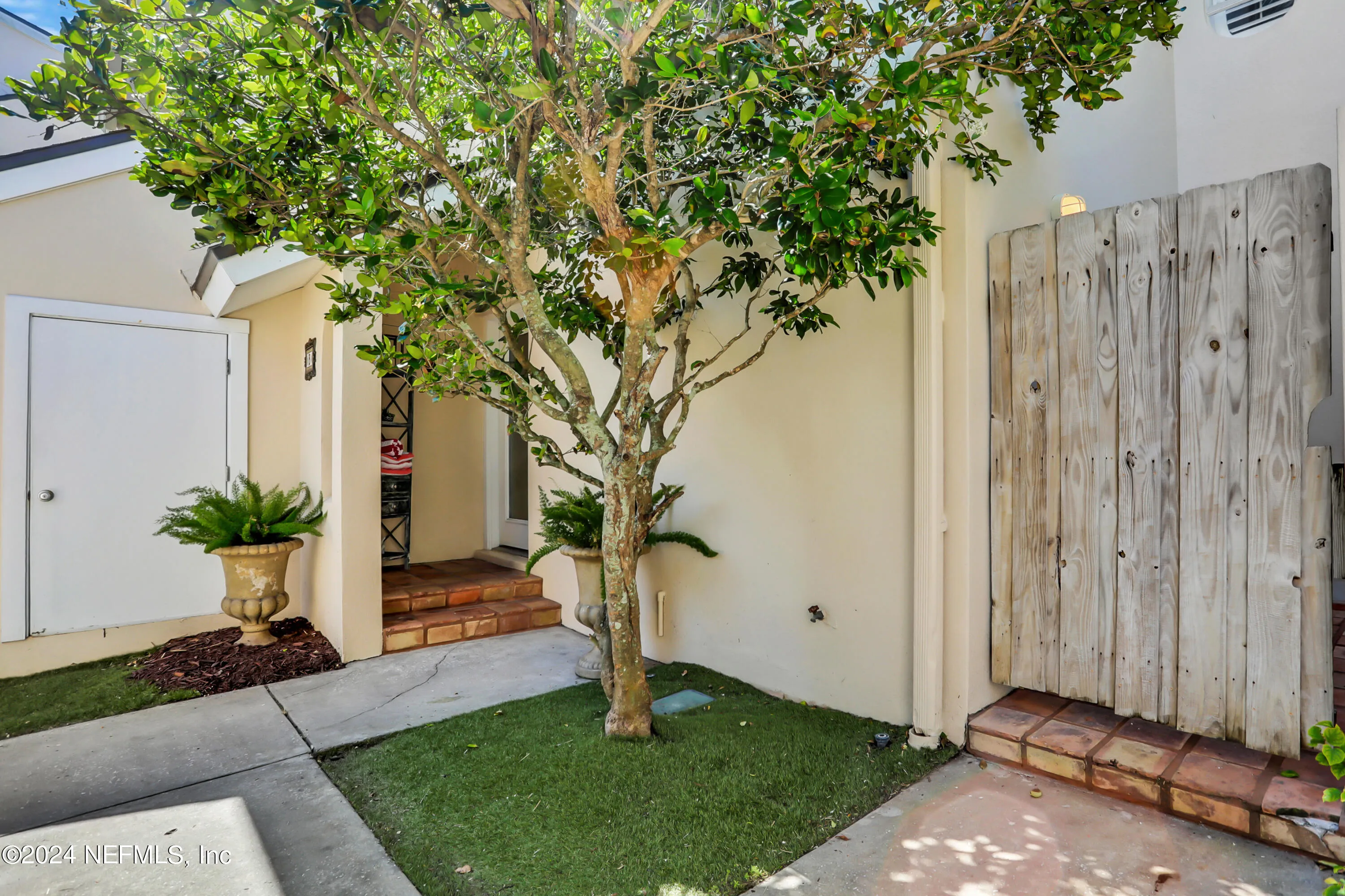 Ponte Vedra Beach, Florida 32082, United States, 2 Bedrooms Bedrooms, ,3 BathroomsBathrooms,Residential,Pending,53710