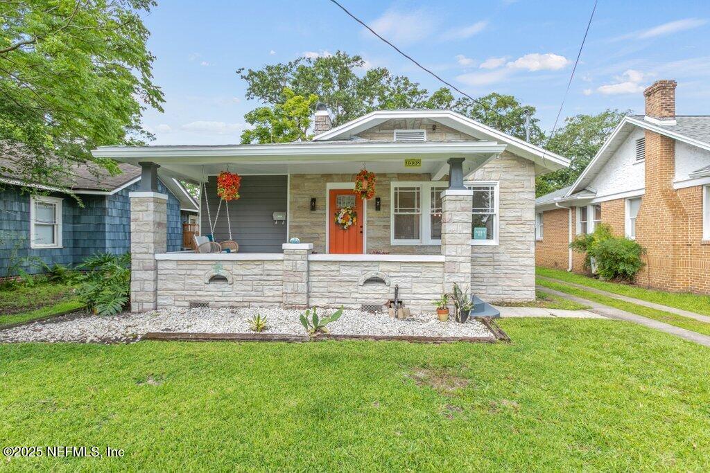 1032 INGLESIDE Avenue