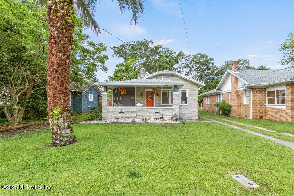 1032 INGLESIDE Avenue