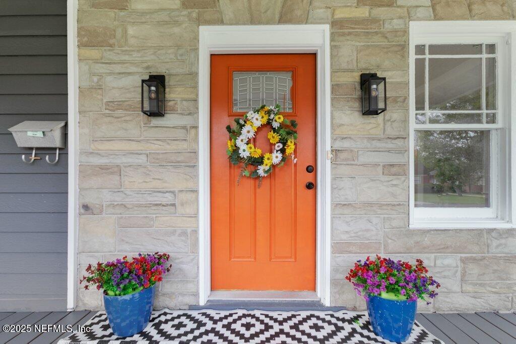 1032 INGLESIDE Avenue