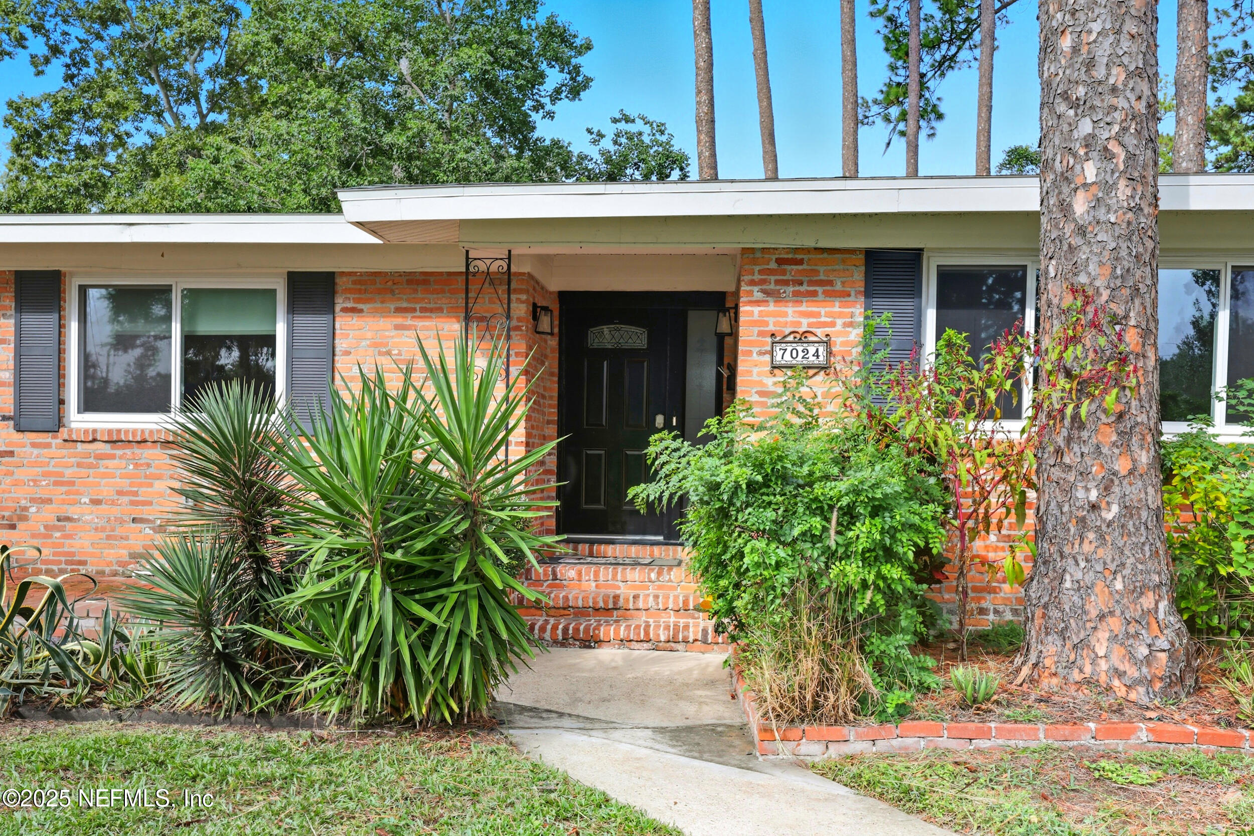 7024 ANDALUSIA Avenue