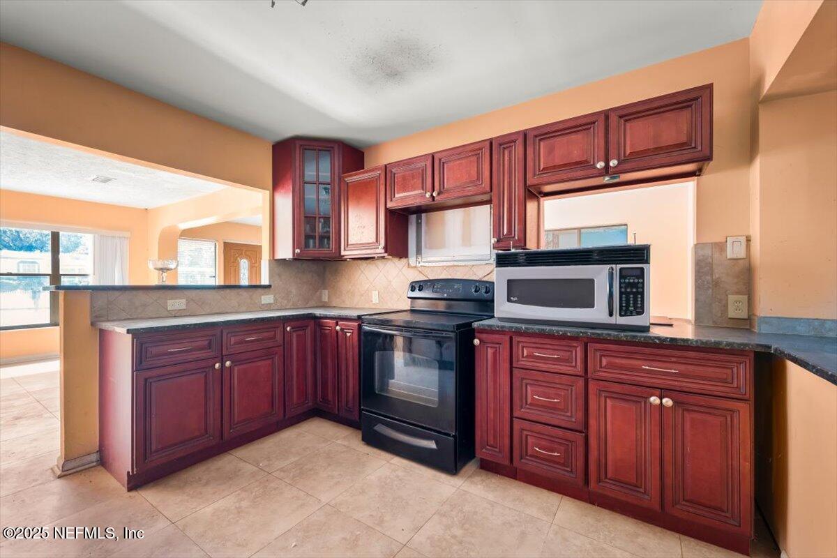 1645 FOREST HILLS Road