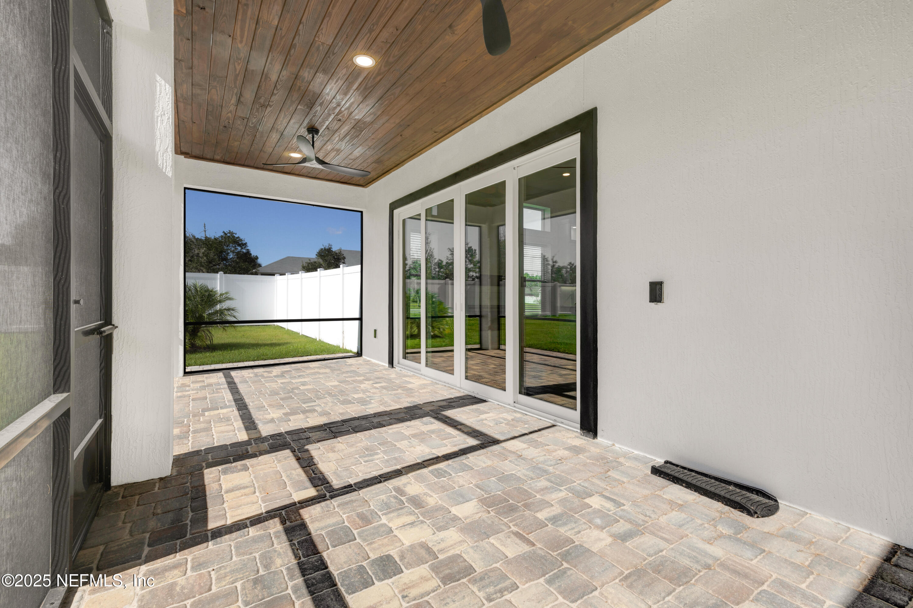 212 N PRAIRIE LAKES Drive
