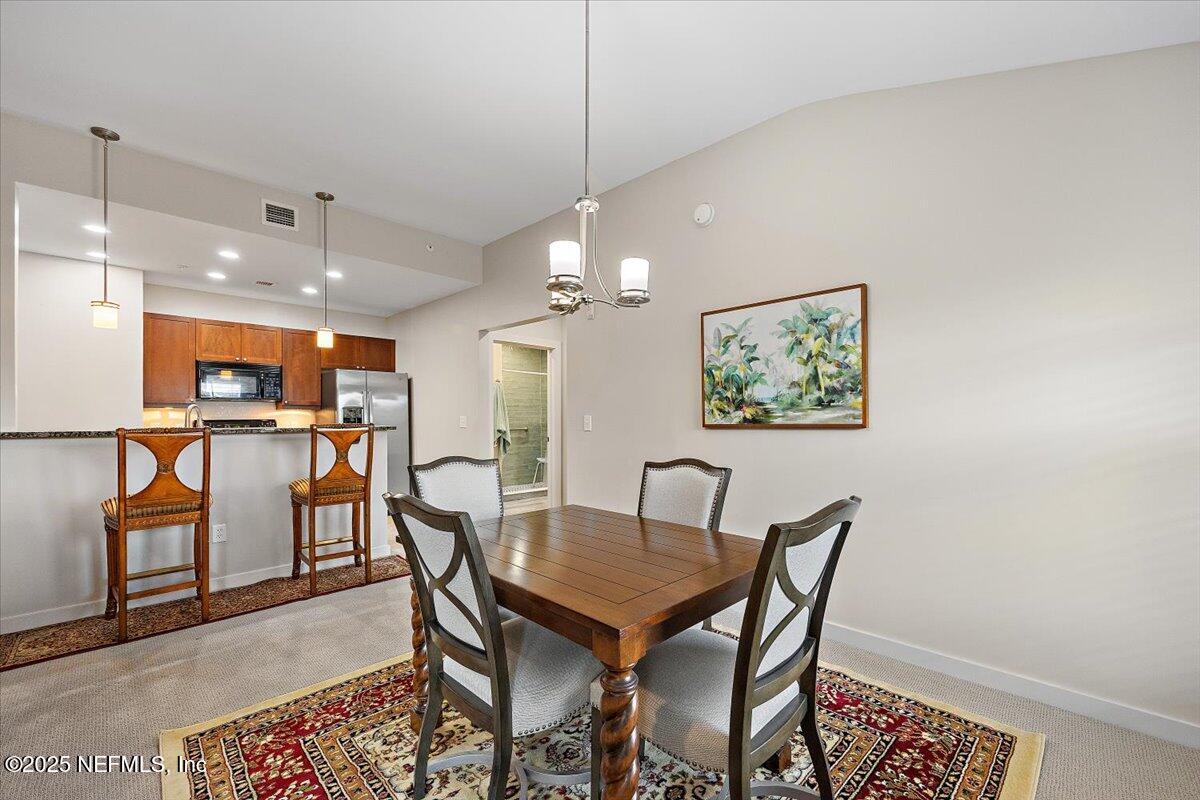 945 REGISTRY Boulevard 302