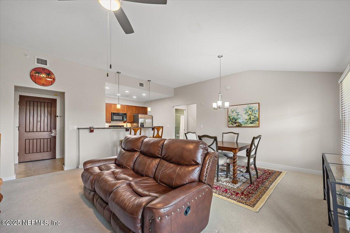 945 REGISTRY Boulevard 302